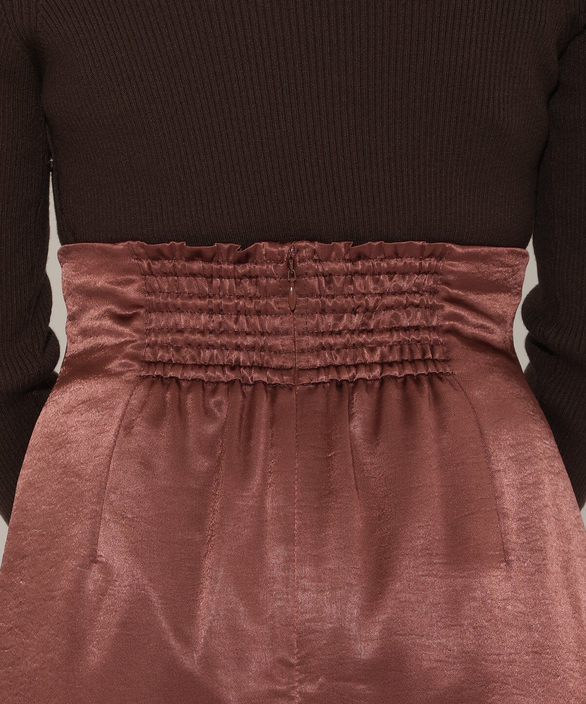 アンドクチュール「ワンサイドシャーリングサテンスカート」|フレア|