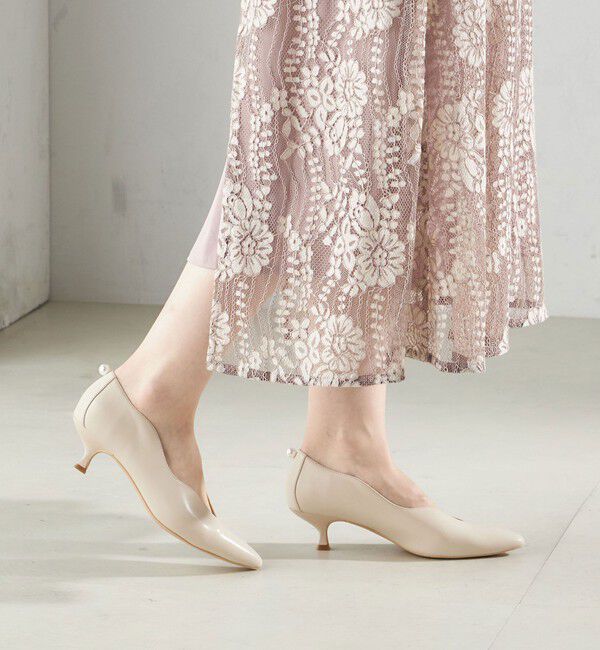 SHIPS for women「little black: パールモチーフ ウェーブ カット パンプス」|パンプス|ベージュ