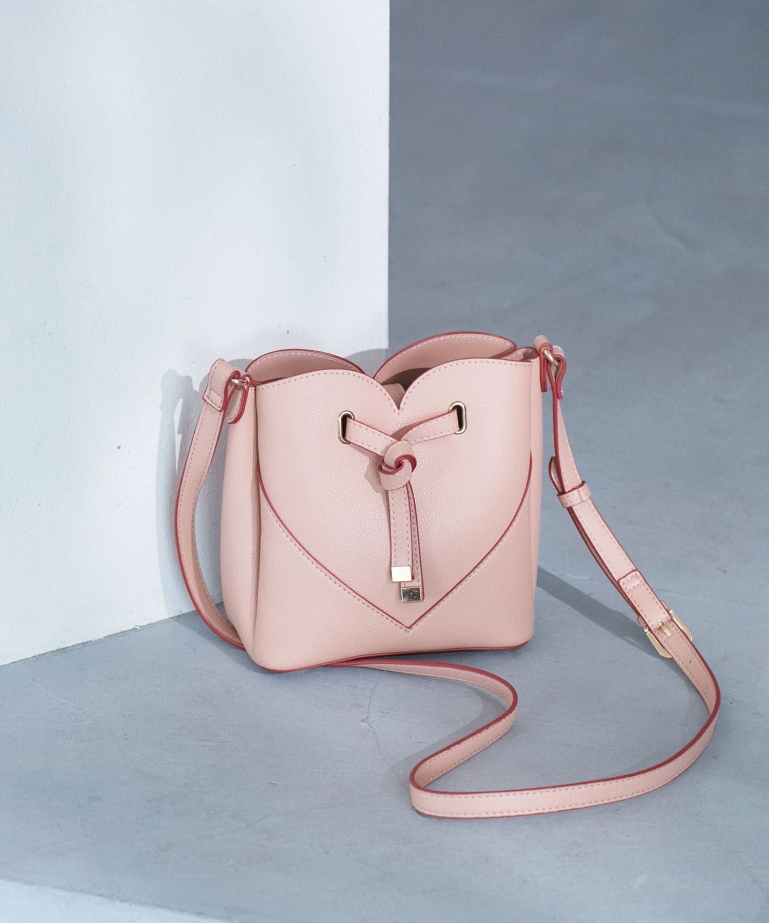 VIS「ハートカットバッグ(スモール)」|ショルダー・メッセンジャー|ピンク(63)