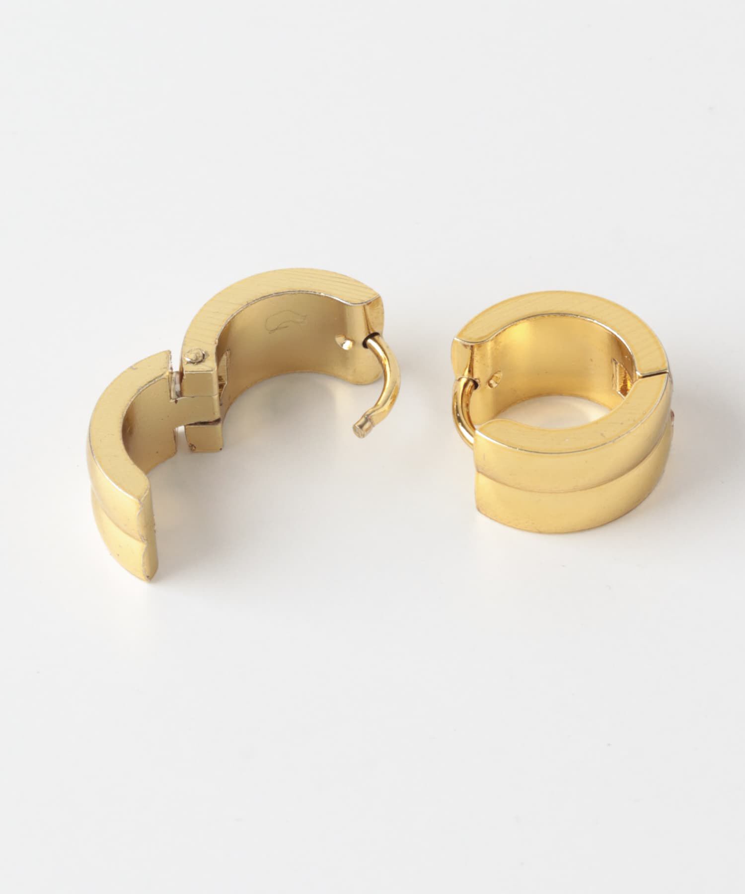 SMELLY「ステンレスセンターラインフープピアス」|ピアス|