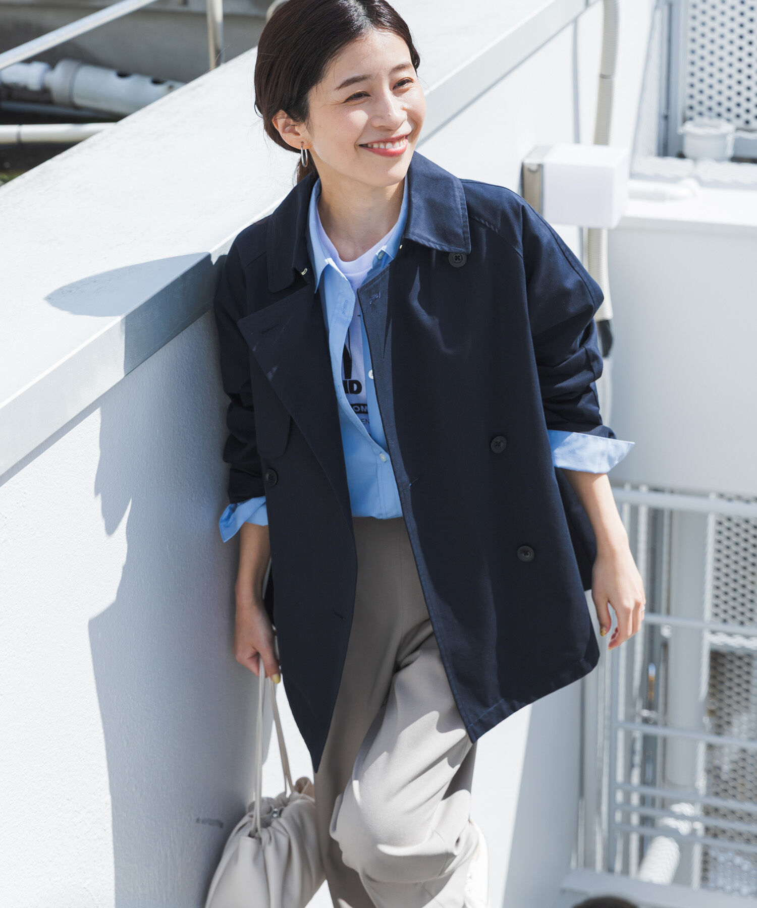 URBAN RESEARCH DOORS「撥水ショートトレンチ」|トレンチコート|ネイビー