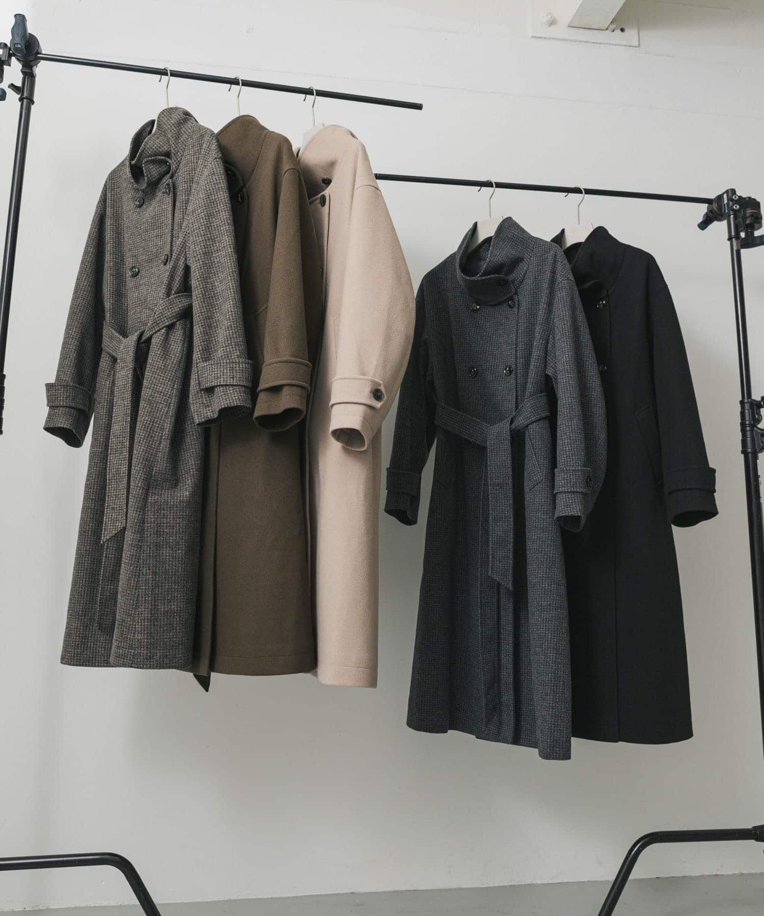 SENSE OF PLACE by URBAN RESEARCH「スタンドカラーロングコート」|ノーカラーコート|