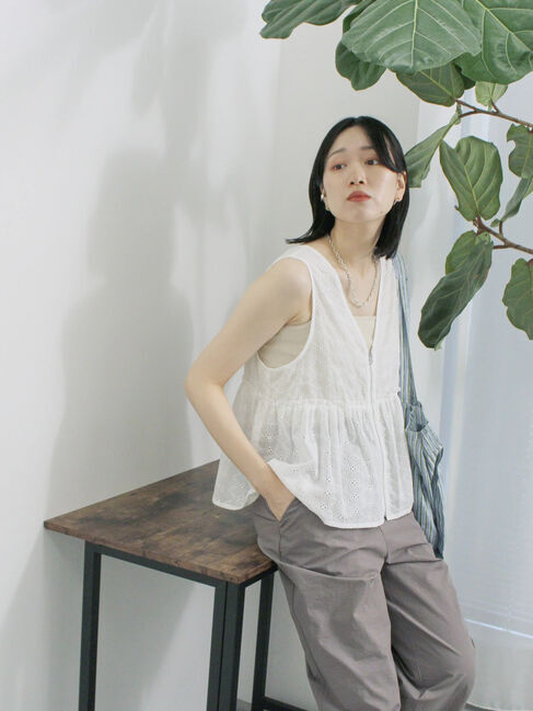 Samansa Mos2 blue「カットワークレースベスト」|シャツ・ブラウス|