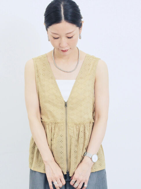 Samansa Mos2 blue「カットワークレースベスト」|シャツ・ブラウス|ベージュ