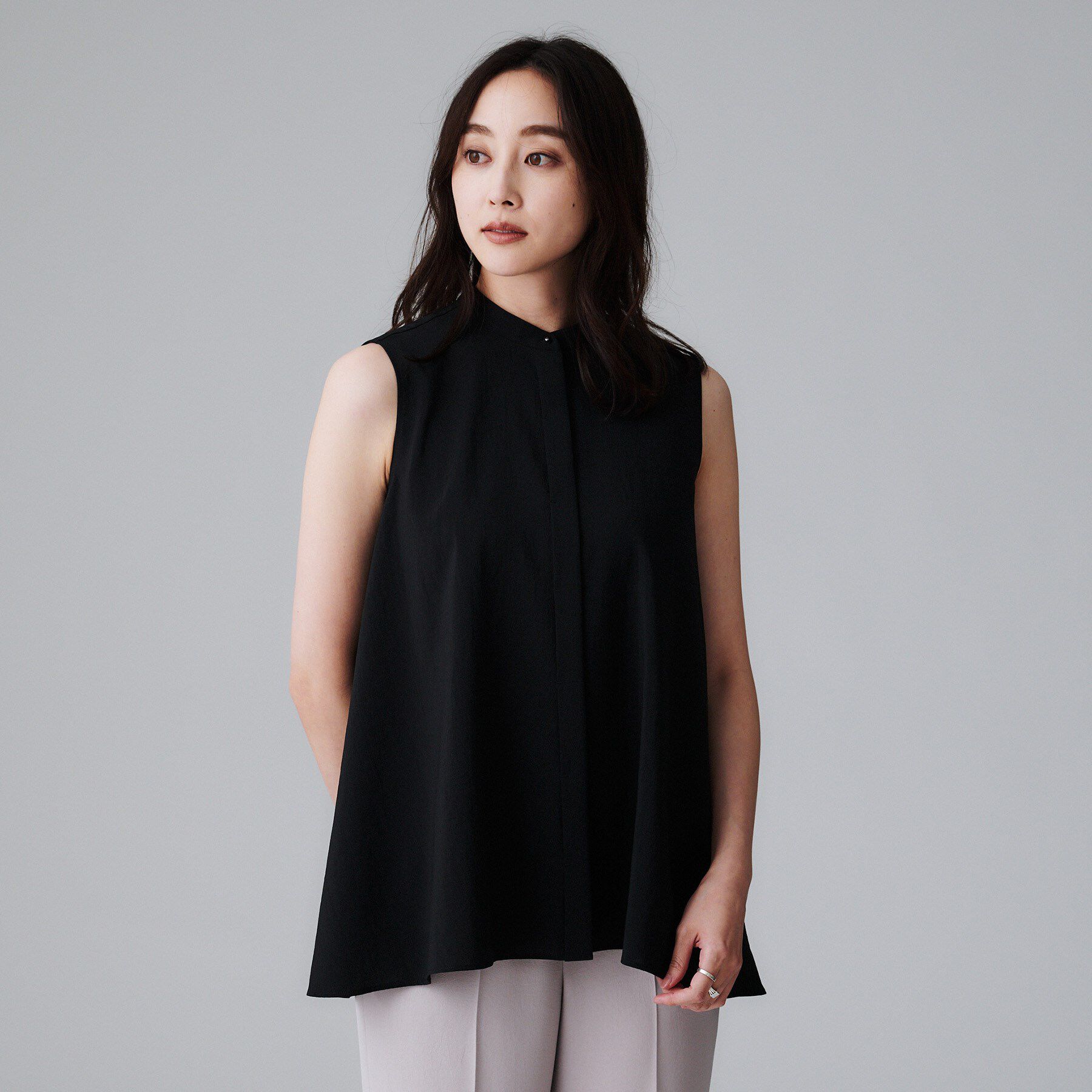 UNTITLED「【接触冷感/吸水速乾】フレアバックシャンブラウス」|シャツ・ブラウス|