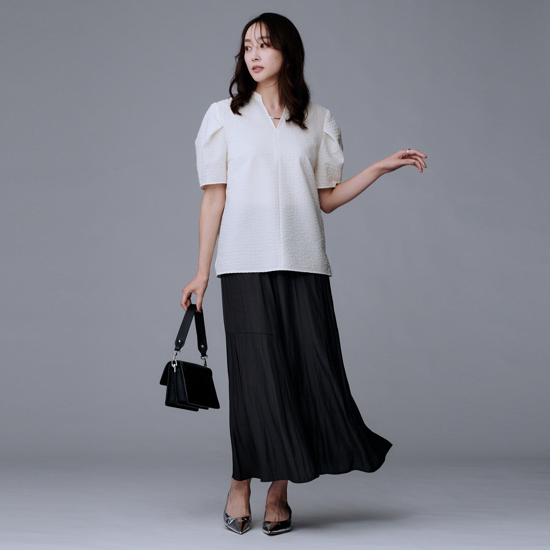 UNTITLED「【吸水速乾/ストレッチ/Vネック】フォルムスリーブ ブラウス」|シャツ・ブラウス|