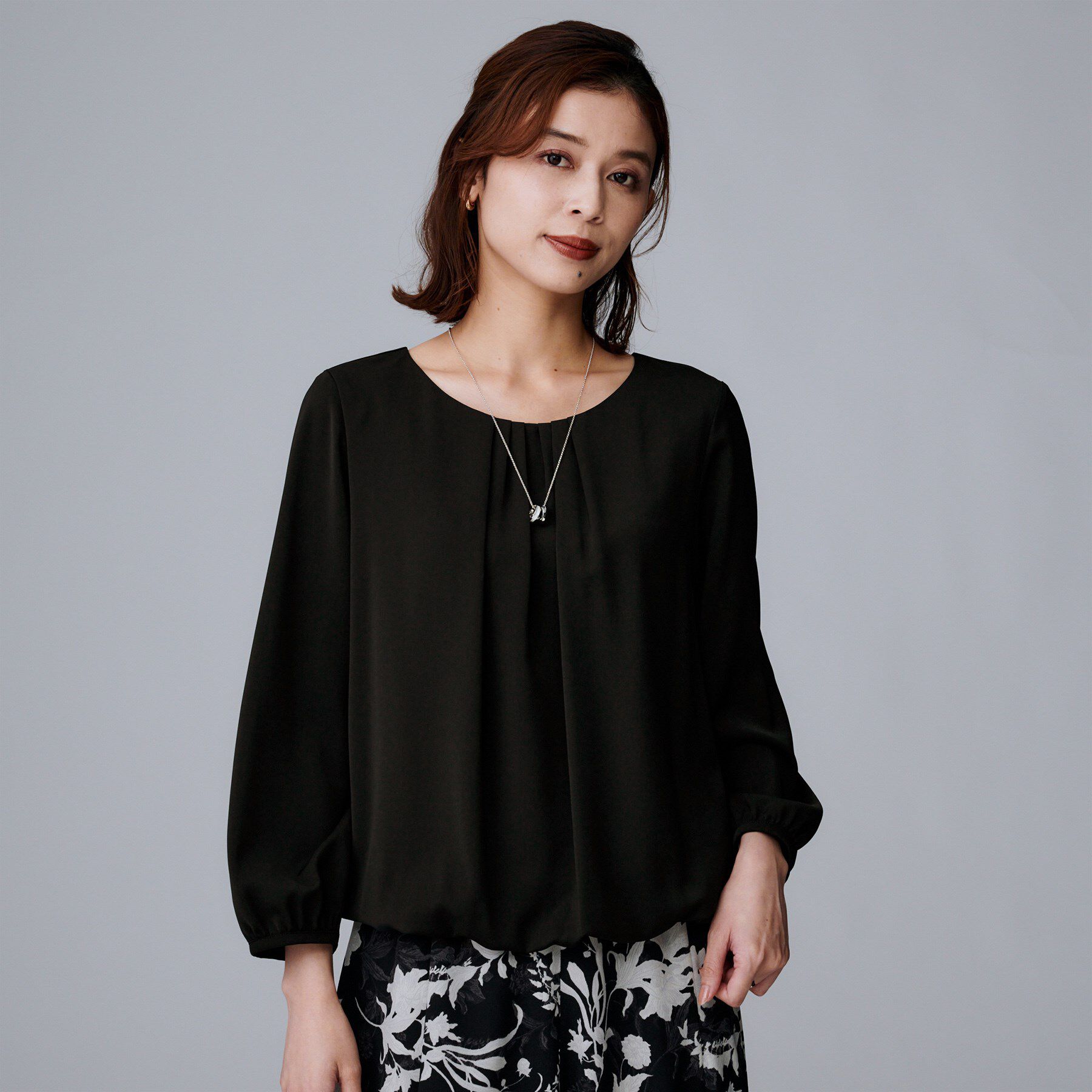 UNTITLED「【透けにくい/ウエストイン見え】パウダリーブラウス」|シャツ・ブラウス|