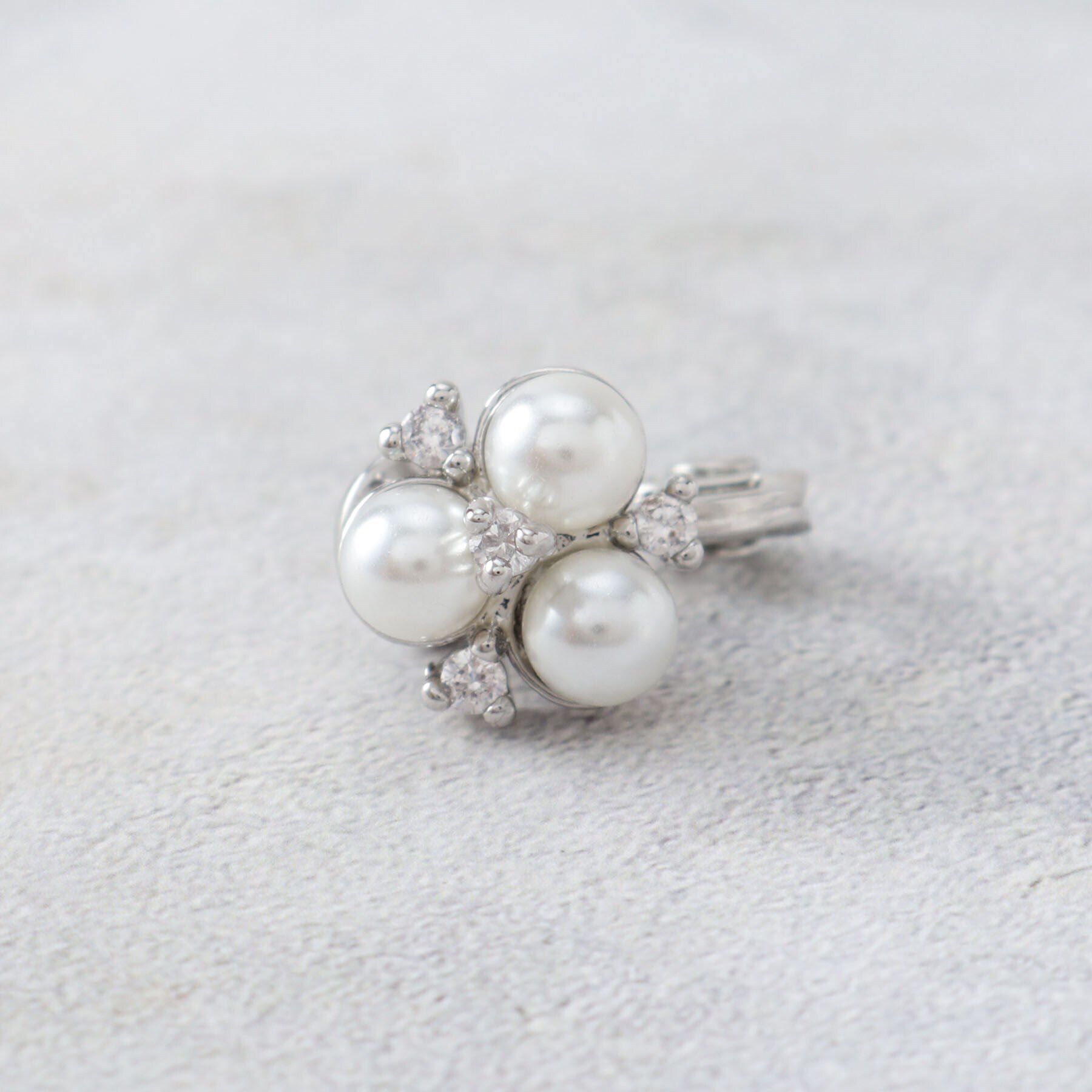 grove「痛くなりにくいパール調ビジューイヤリング【入卒対応可】」|イヤリング|