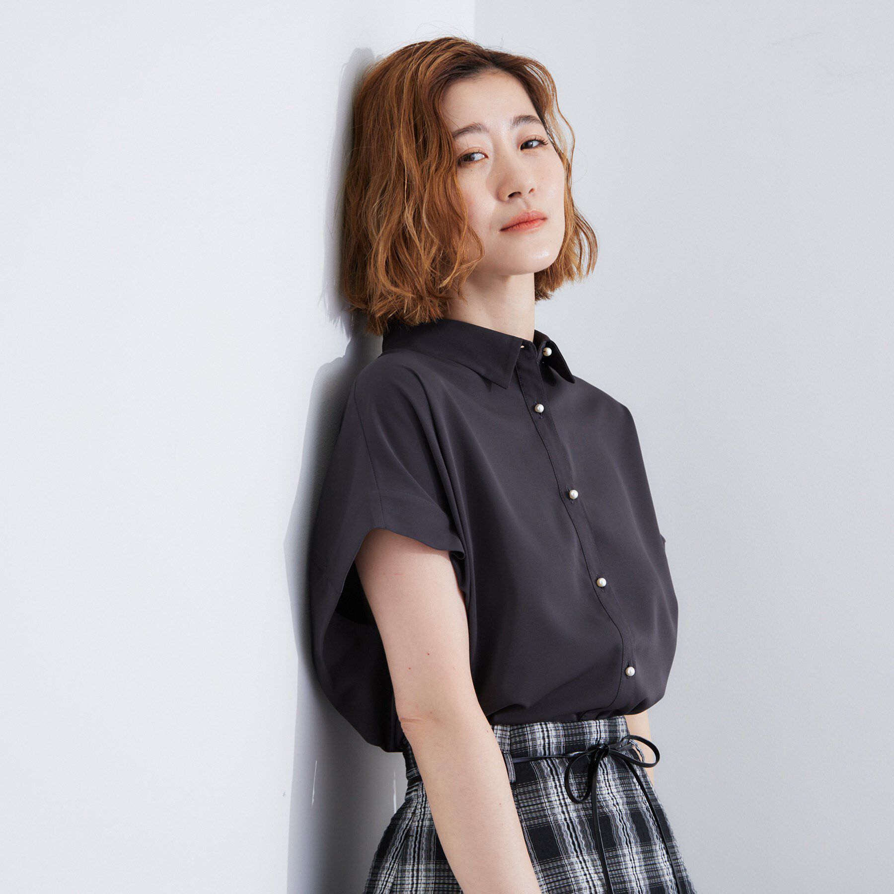 grove「【雑誌掲載】お手入れ楽ちんが嬉しい機能付き！大人のキレイとろみシャツ」|シャツ・ブラウス|