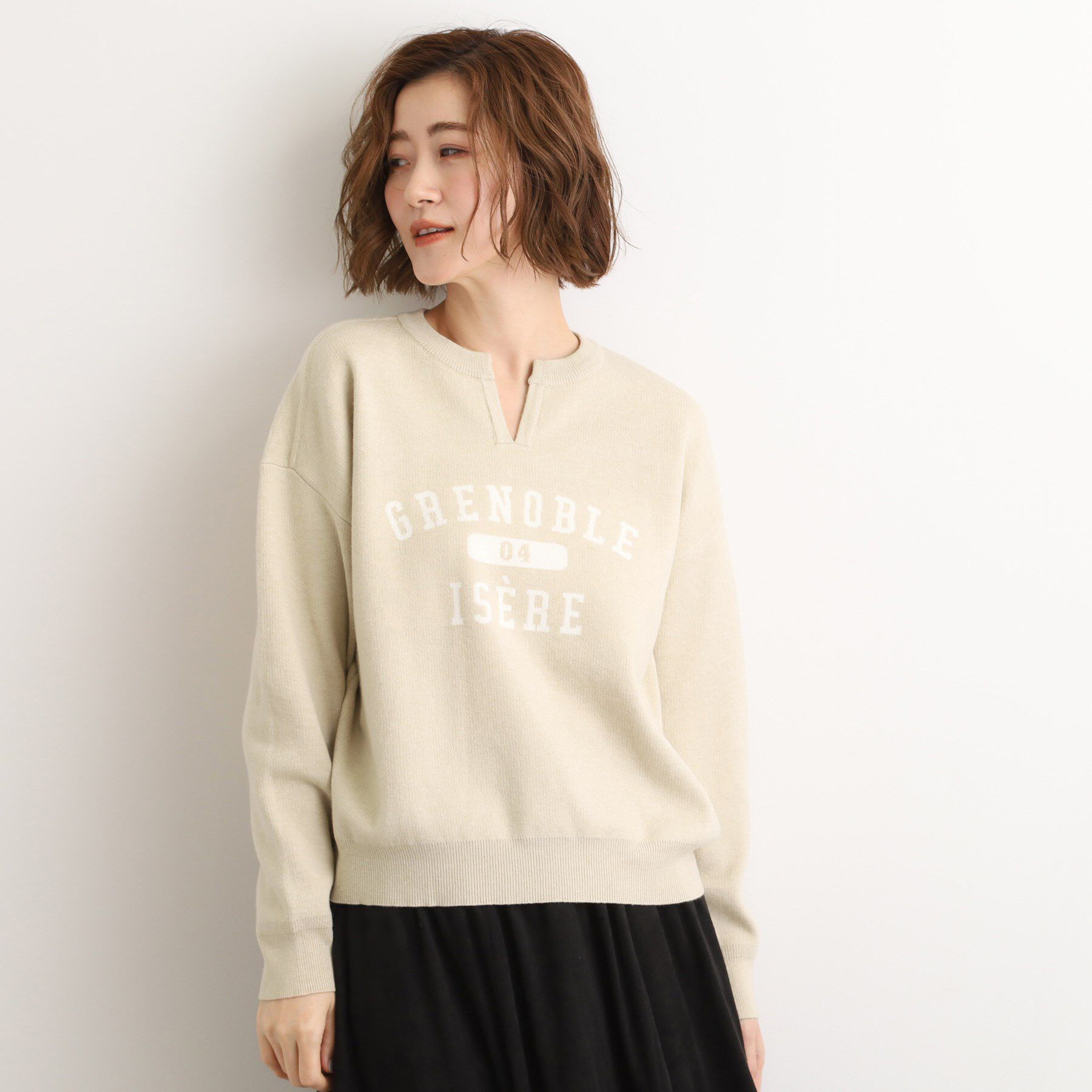 grove「カレッジロゴキーネックニット」|ニット・セーター|アイボリー(004)