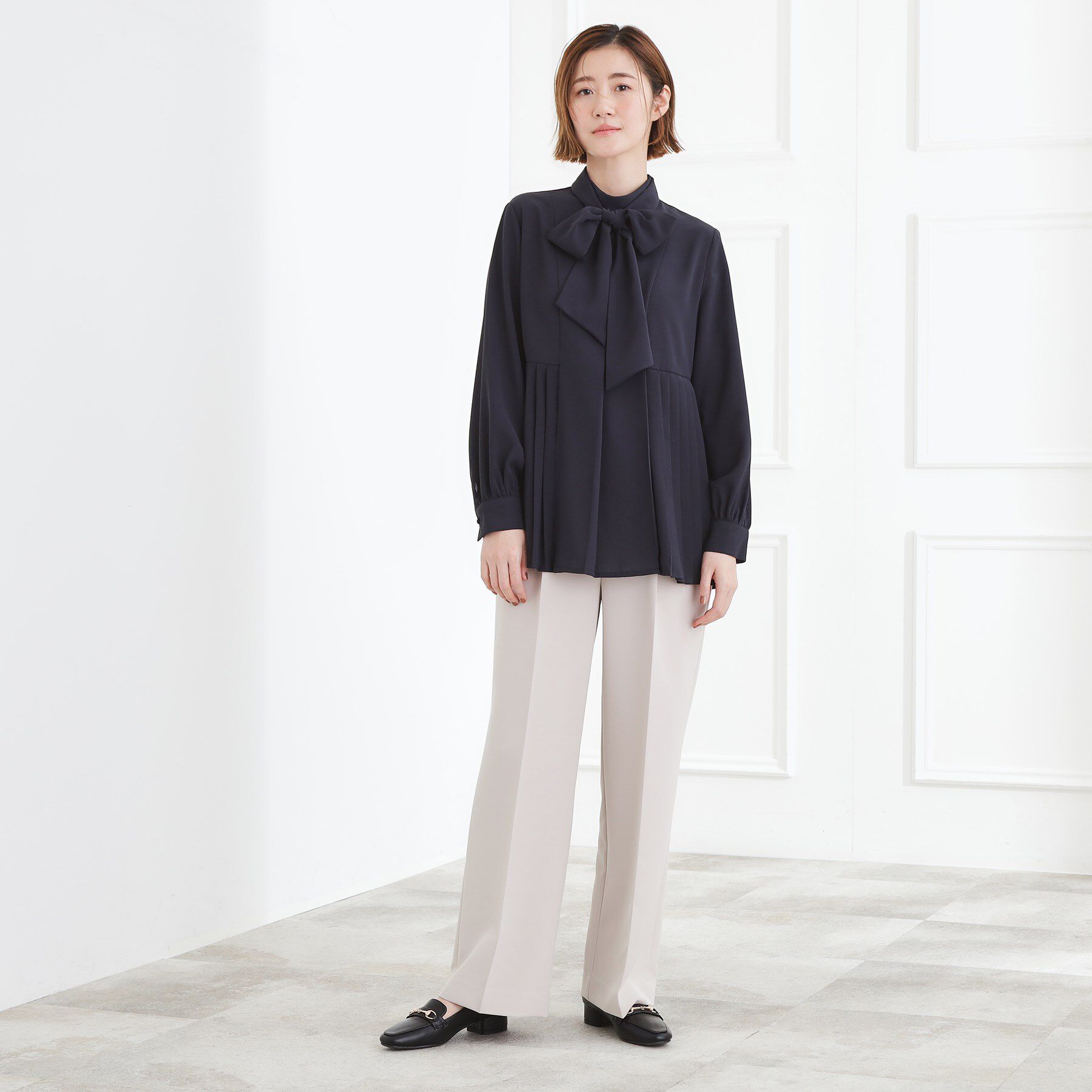 grove「【マシンウォッシュ/防シワ/UVカット】裾プリーツ取り外しボウタイブラウス」|シャツ・ブラウス|