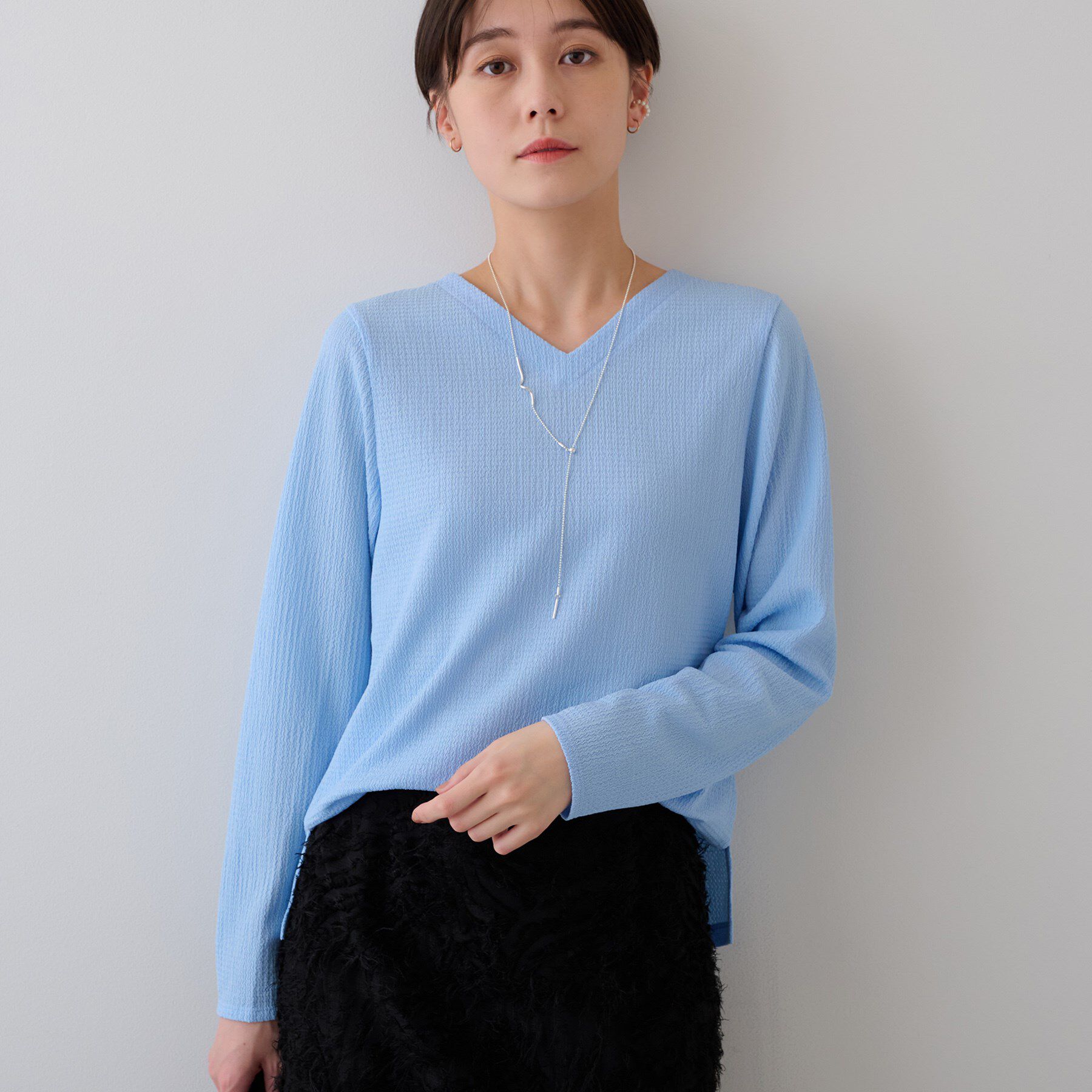 INDIVI「【洗える／凹凸素材】Vネックカットソートップス」|Tシャツ・カットソー|サックスブルー(09