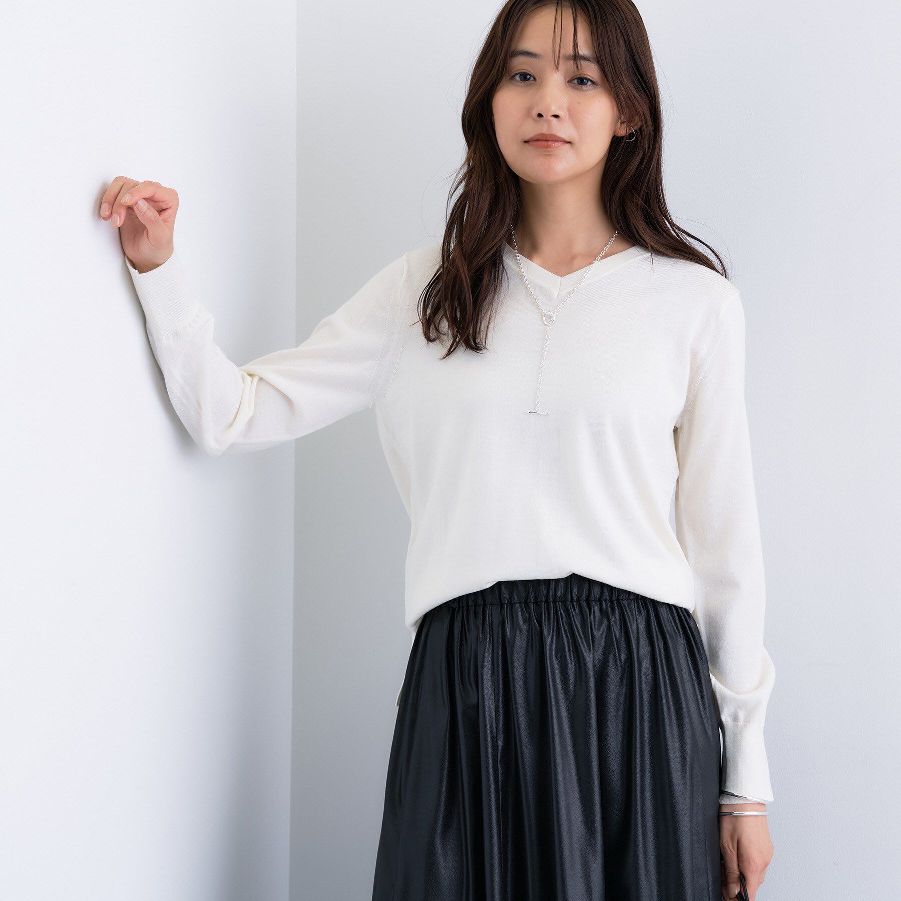 INDIVI「【洗える／毛玉になりにくい】エクストラファインウール Vネックニット」|ニット・セーター|