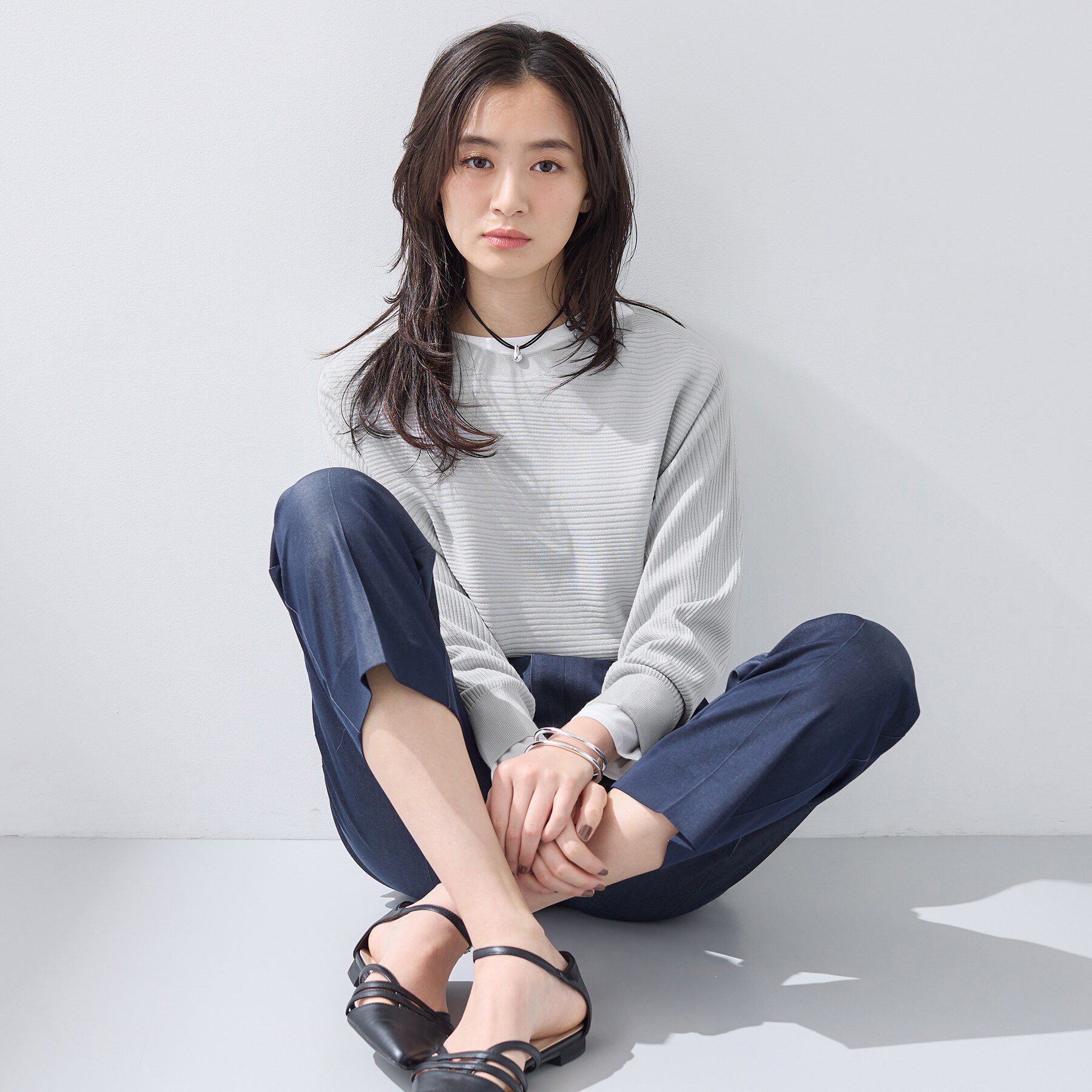 INDIVI「【洗える／キレイ色】体型カバー無縫製ニット」|ニット・セーター|