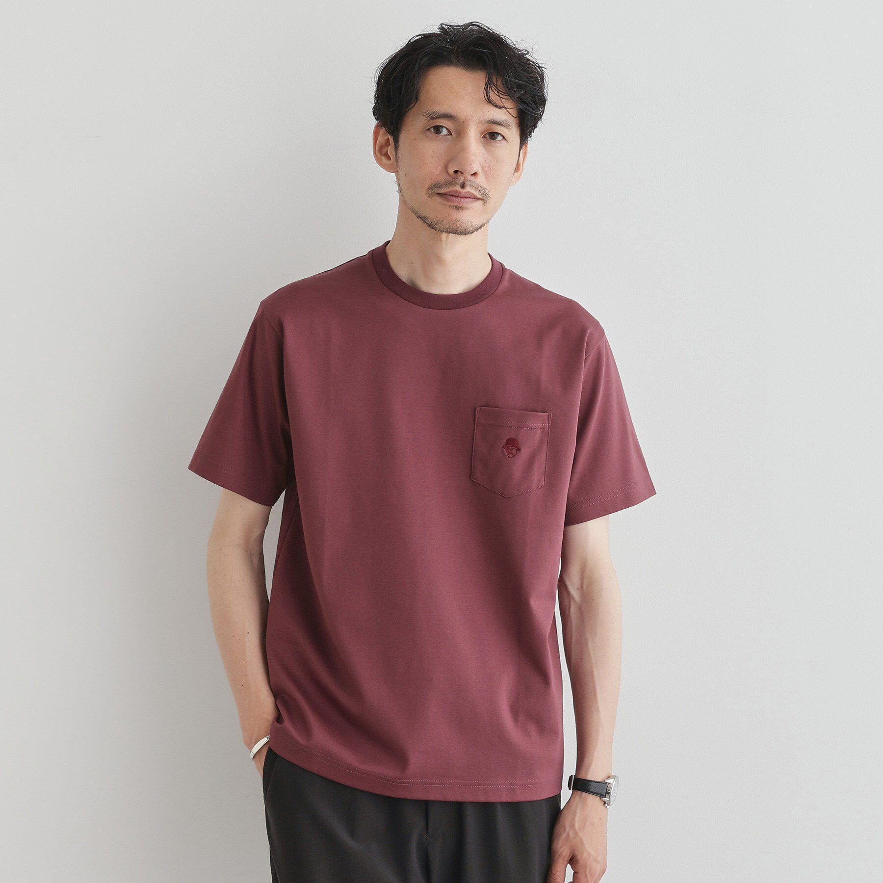 TAKEO KIKUCHI「【COOL CITY WEAR】ワンポイント刺しゅう ポケットTシャツ /接触冷感」|Tシャツ・カットソー|ボルドー(064)