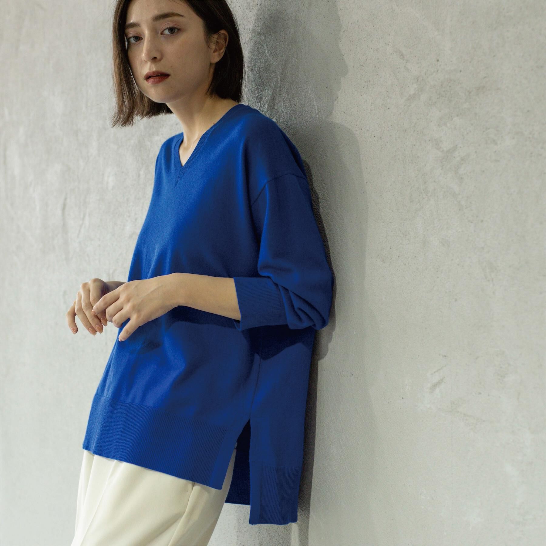 OPAQUE.CLIP「Vネックニット/エクストラファインメリノウール【THEシリーズ/洗濯機OK】」|ニット・セーター|ブルー(093)