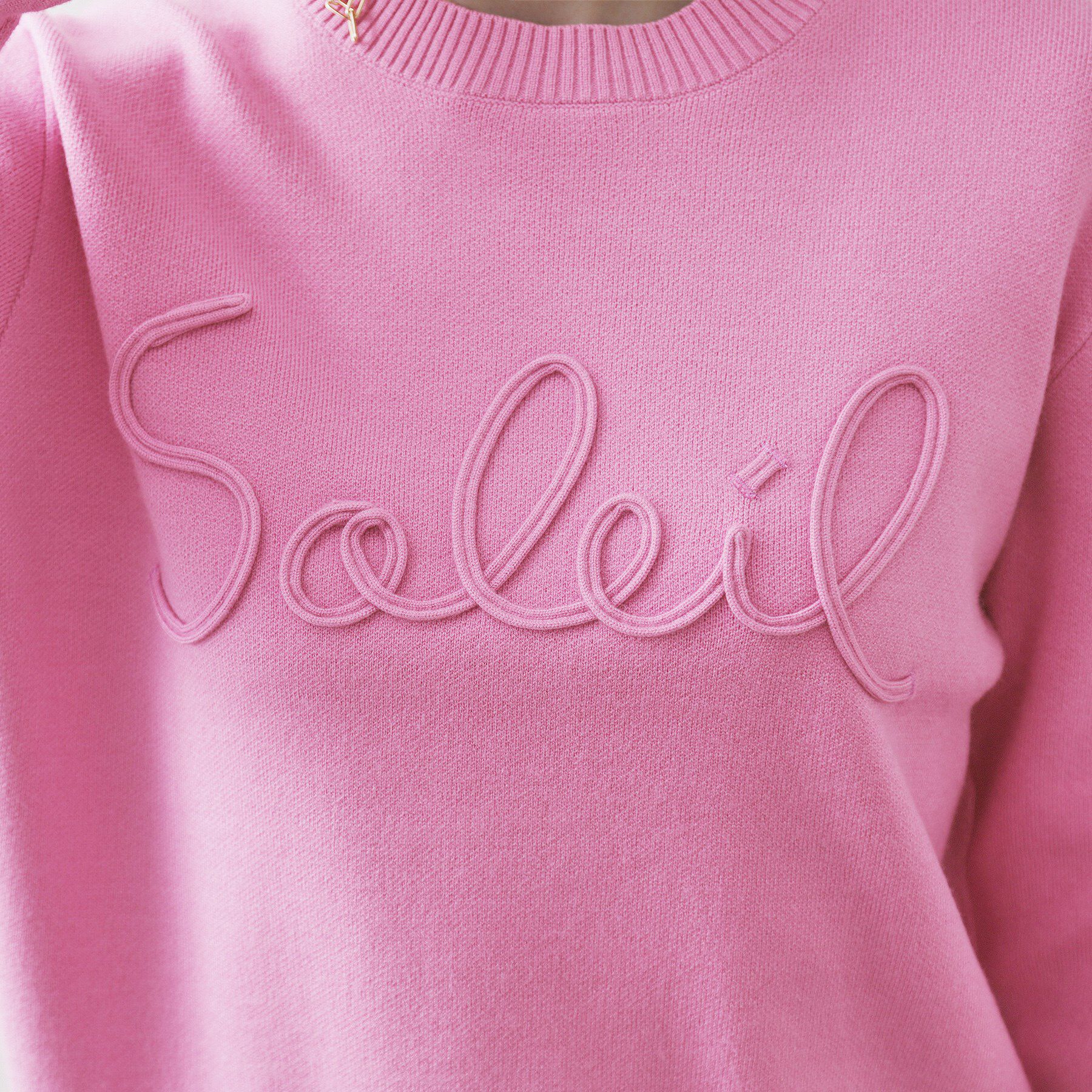 OPAQUE.CLIP「チェーン刺繍ロゴニット【洗濯機OK】」|ニット・セーター|