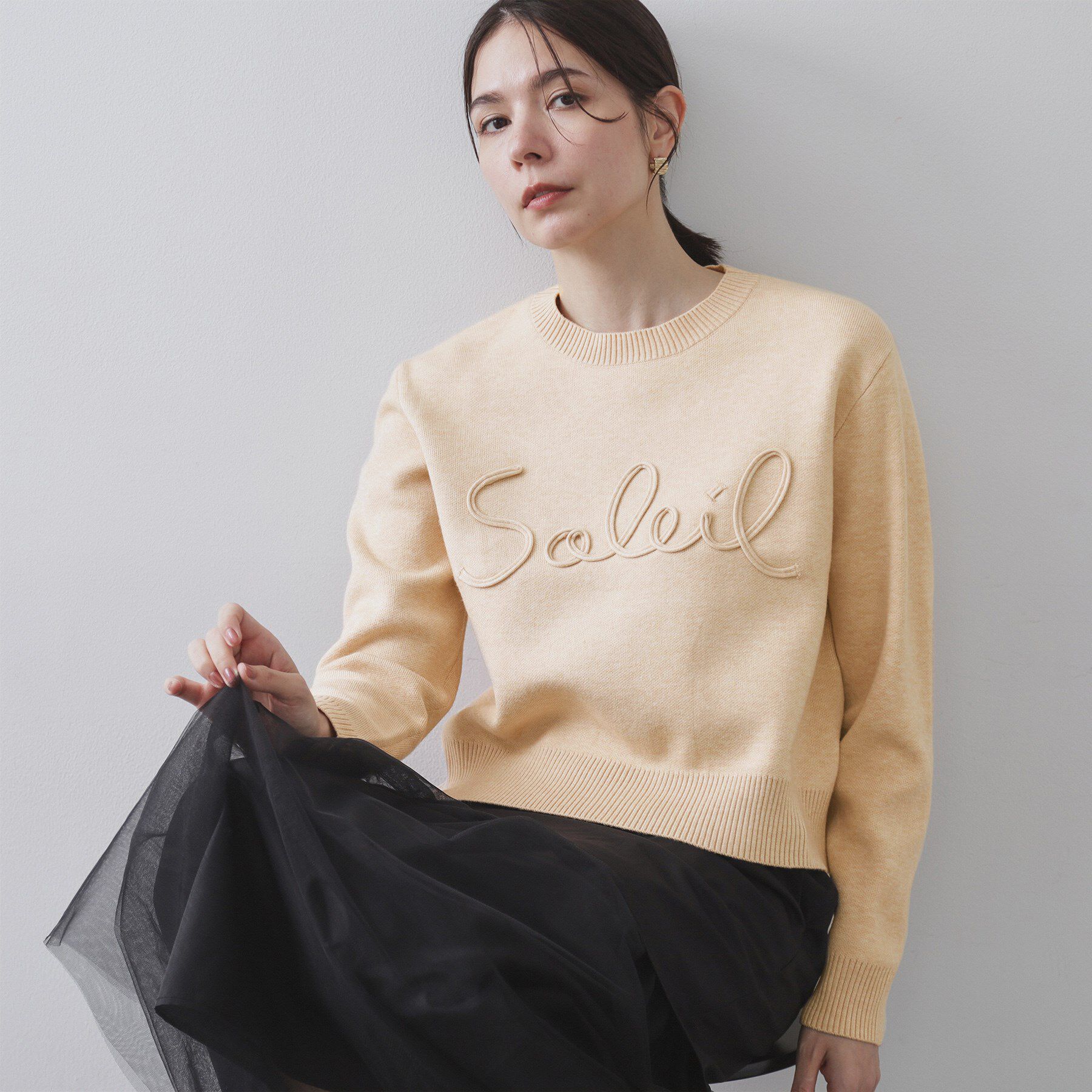 OPAQUE.CLIP「チェーン刺繍ロゴニット【洗濯機OK】」|ニット・セーター|ベージュ(052)