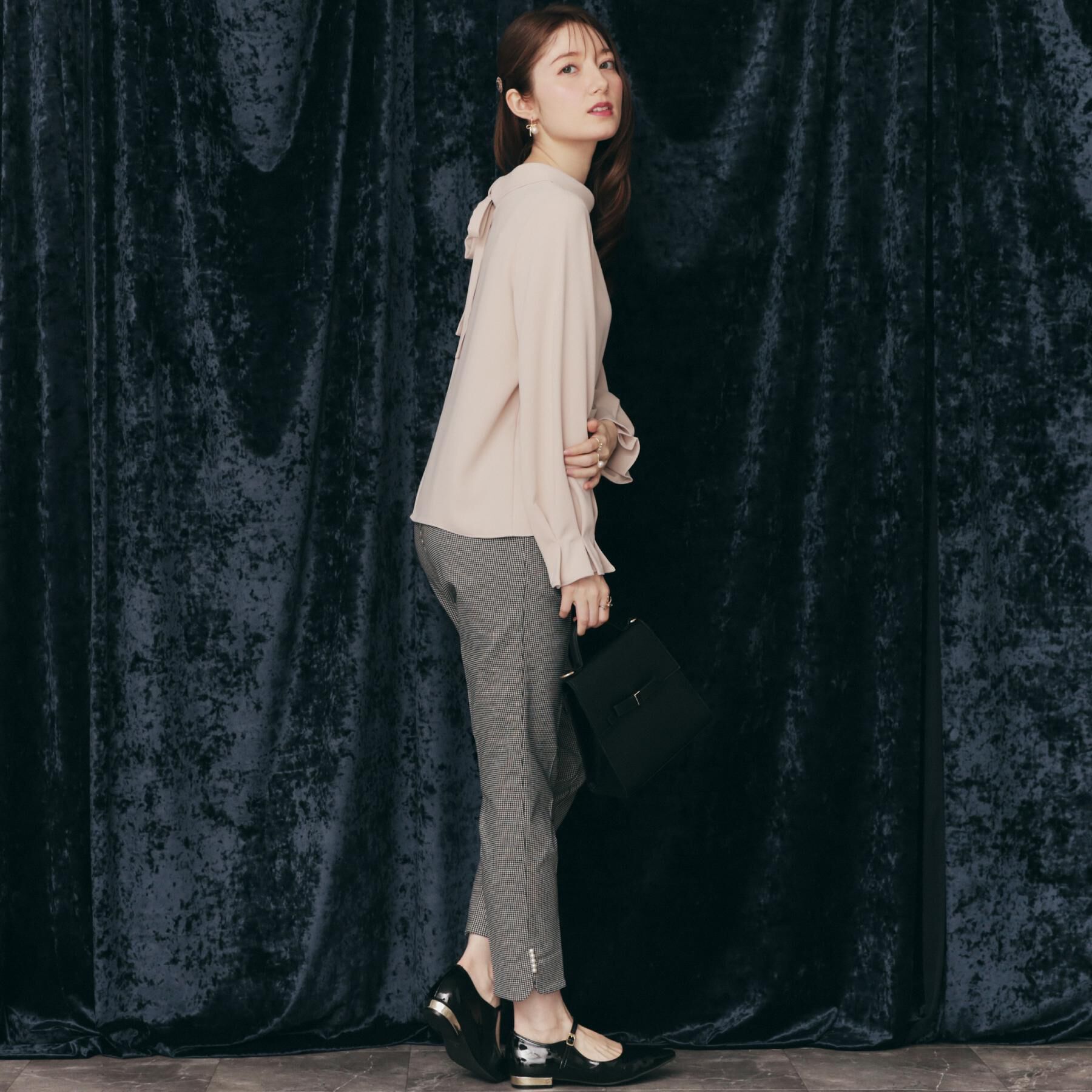 Couture broach「【大人可愛い・通勤】ロールカラーバックリボンブラウス」|シャツ・ブラウス|