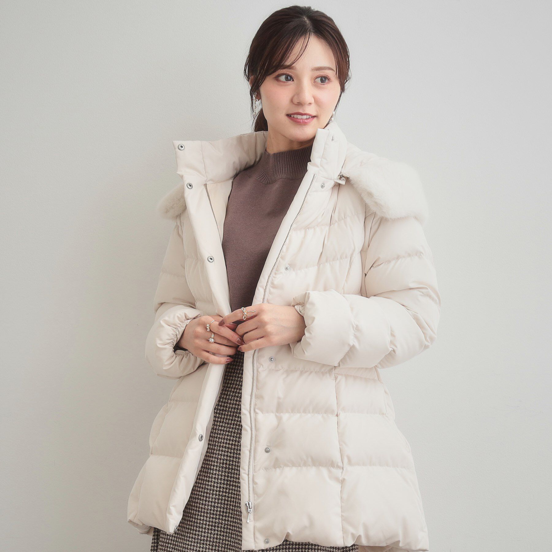 Couture broach「【2WAY・ベルト付き】フードフェイクファー ミドル丈ダウンコート」|ダウン|