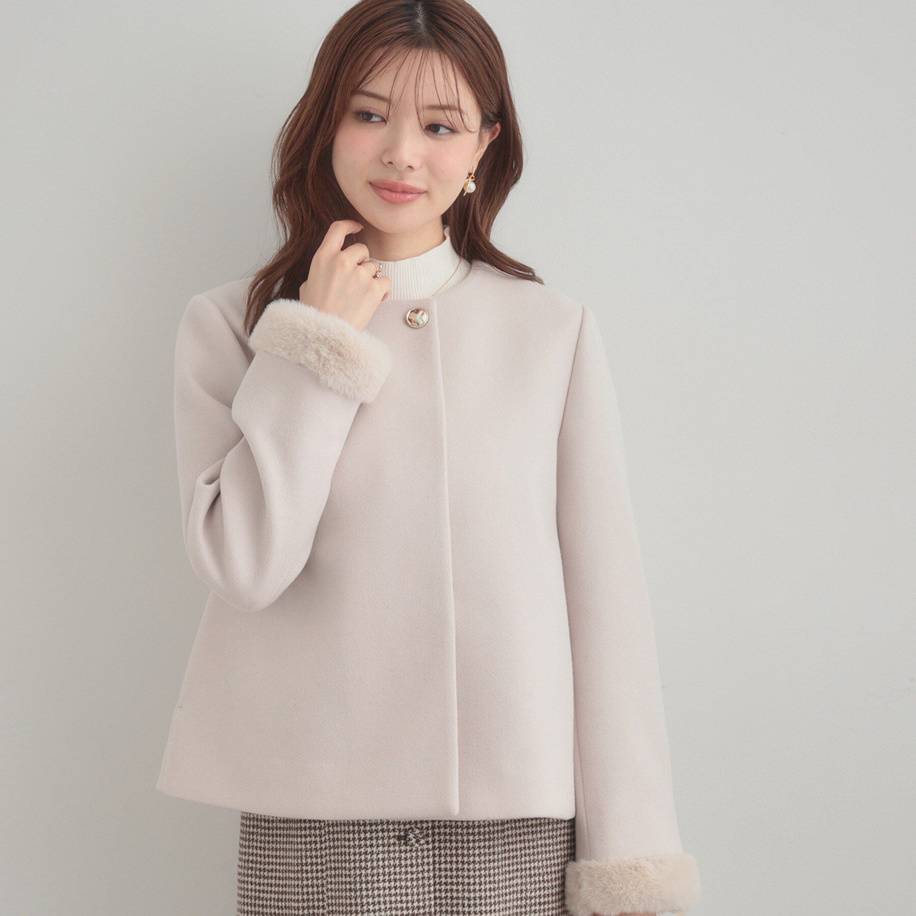 Couture broach「【大人レディ・フェイクファー取り外し可能】ケープ風ショートコート」|ノーカラーコート|