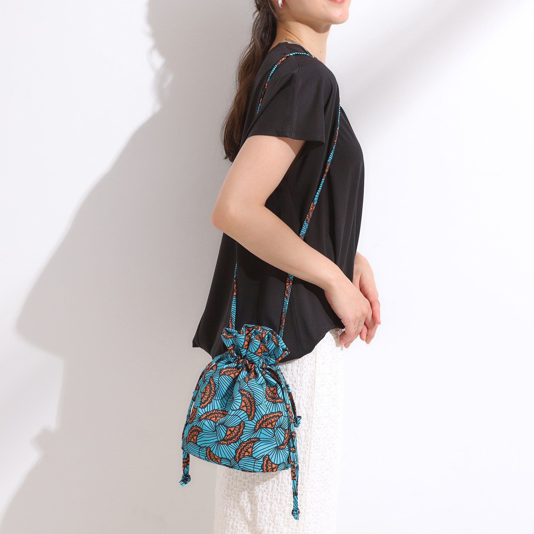 SHOO･LA･RUE「ころんとしたフォルムが魅力 ラタプリント 巾着ショルダーバッグ」|ショルダー・メッセンジャー|ブルー(193)