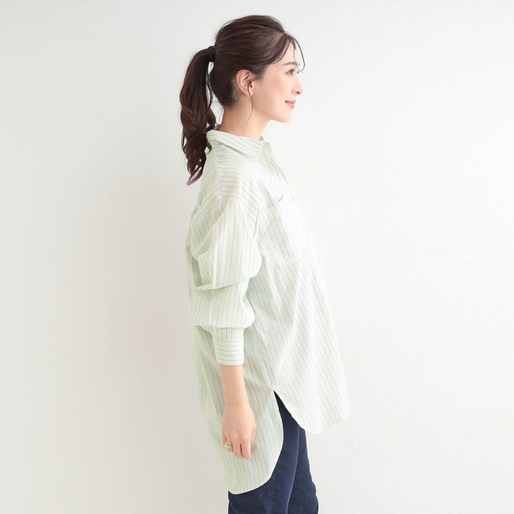 SHOO･LA･RUE「【体型カバー】バックギャザーで魅せる オーバーサイズシャツ」|シャツ・ブラウス|