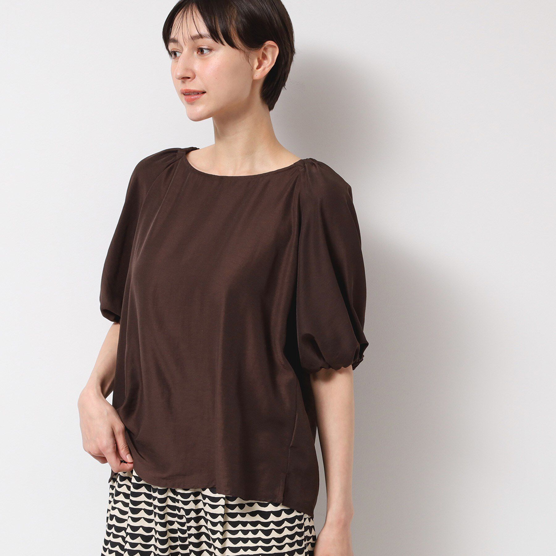 Dessin「【洗える】バッグギャザー入り五分袖ボリュームブラウス」|シャツ・ブラウス|