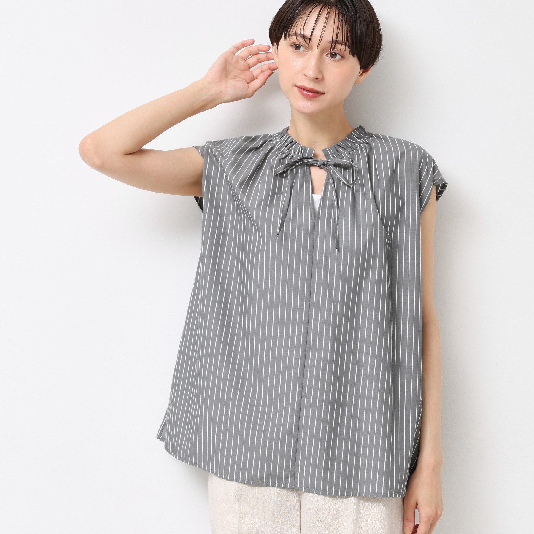 Dessin「【洗える】ストライプ柄フレンチスリーブスキッパ―ブラウス」|シャツ・ブラウス|チャコールグレー(3