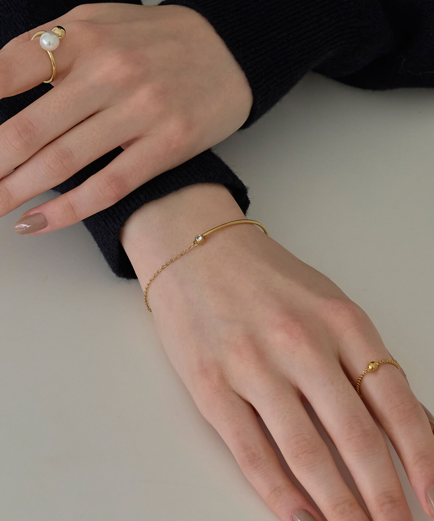 Phoebe「【金属アレルギー対応】グッリターハーフバングルチェーンブレスレット/サージカルステンレス」|ブレスレット・バングル|ゴールド