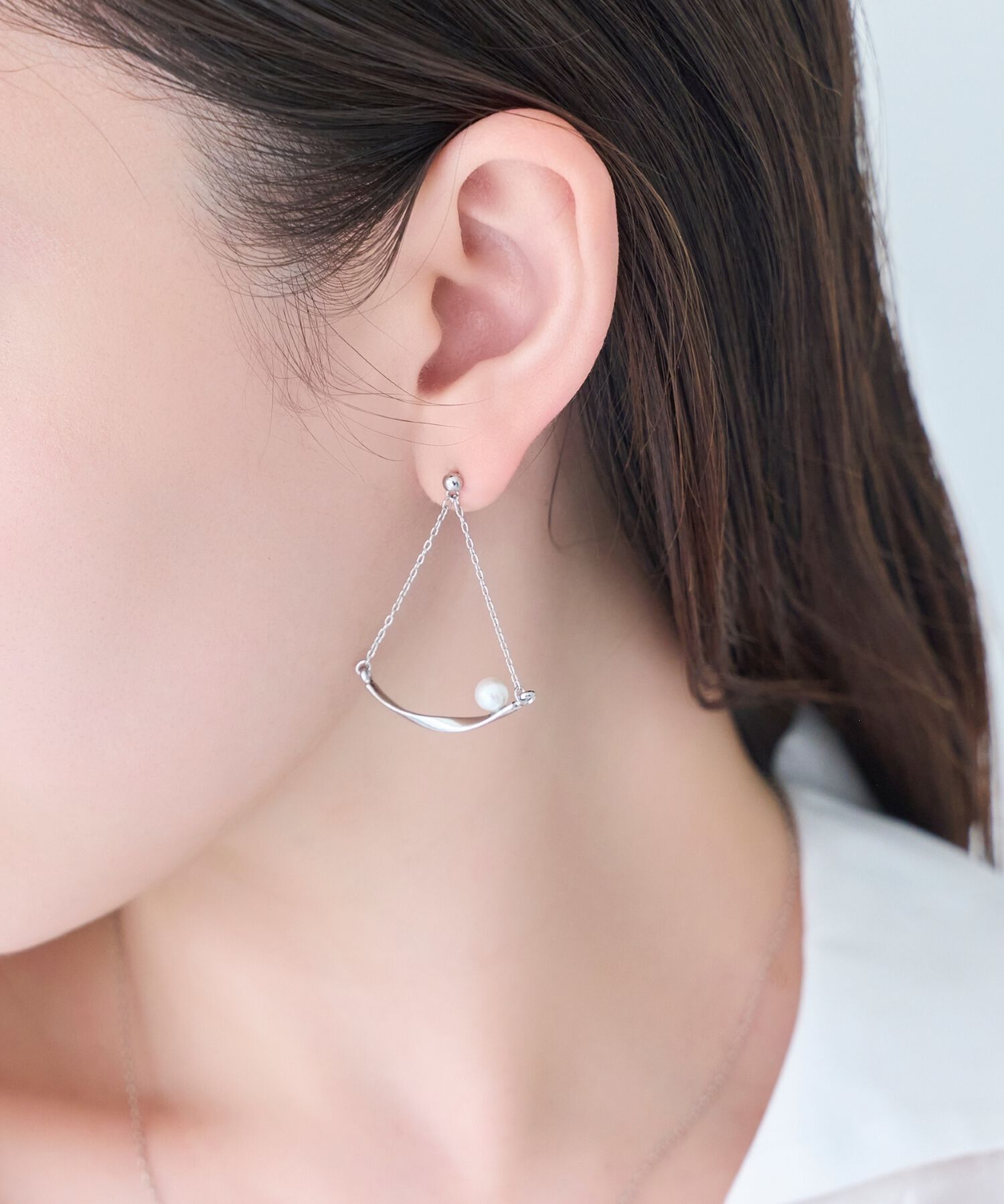 Phoebe「【金属アレルギー対応】スライヴパールトライアングルピアス　シルバー/ニッケルフリー」|ピアス|