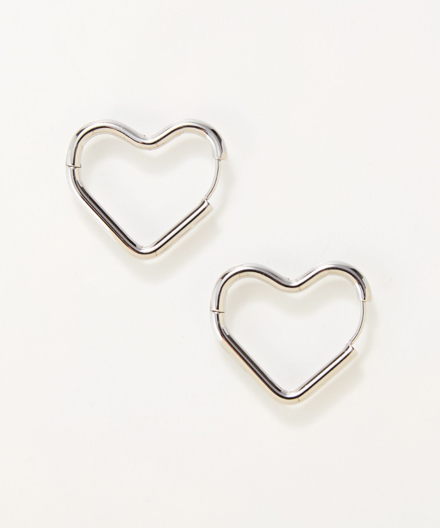 Phoebe「【金属アレルギー対応】グロウハートフープワンタッチピアス　シルバー/ステンレス」|ピアス|