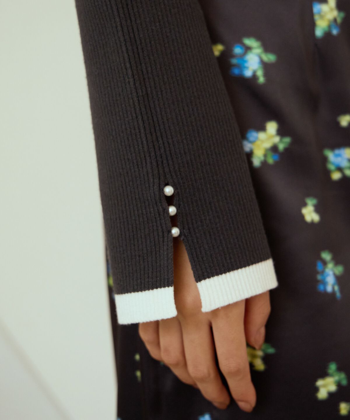 アンドクチュール「アシンメトリーカラーニットプルオーバー」|ニット・セーター|