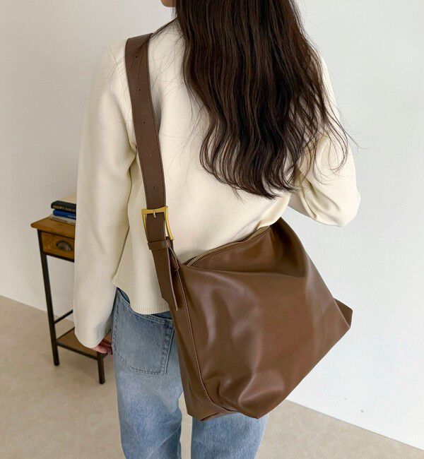 fredy emue「フェイクレザービッグショルダーバッグ」|ショルダー・メッセンジャー|ブラウン