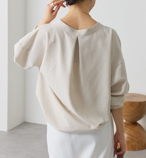 「予約【女性らしい抜け感】メタルボタンノーカラーブラウス」|シャツ・ブラウス|
