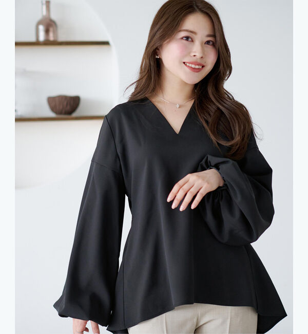 ur's「【尾﨑真衣さんコラボアイテム】Vネックバルーンスリーブバックペプラムトップス」|Tシャツ・カットソー|ブラック