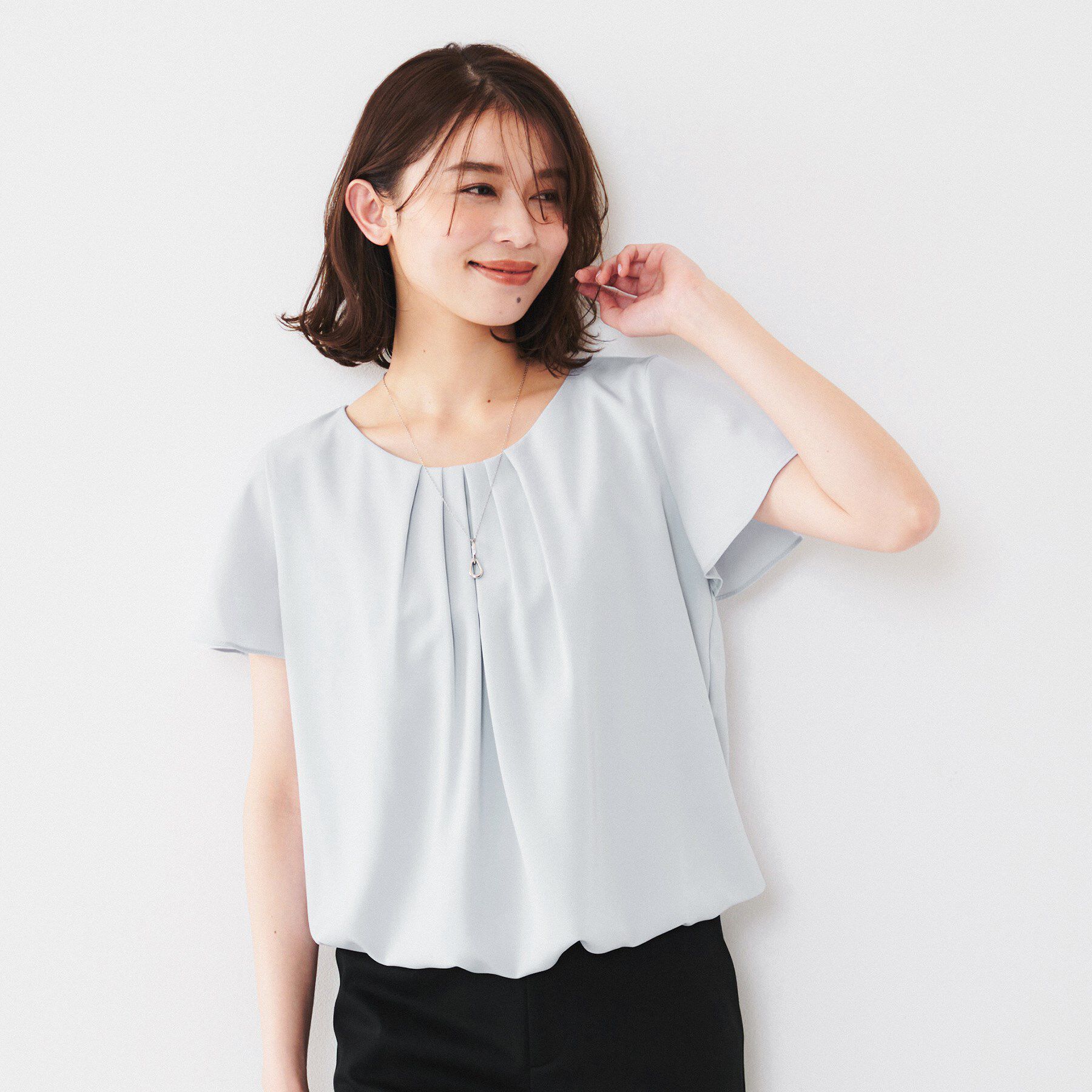 UNTITLED「【通勤/二の腕カバー】タックデザインブラウス」|シャツ・ブラウス|