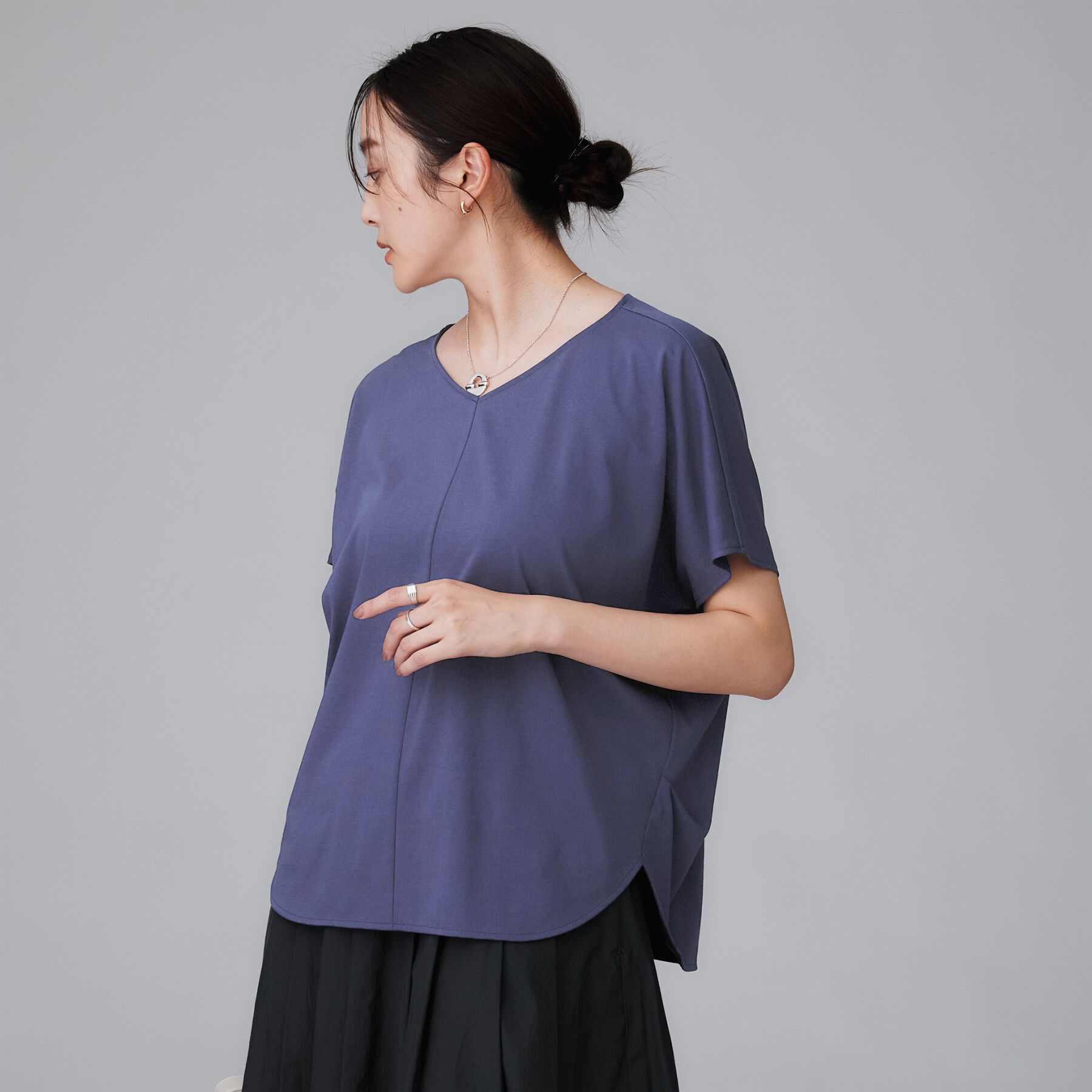 UNTITLED「【接触冷感/洗える】Vネックコットンプルオーバー」|Tシャツ・カットソー|