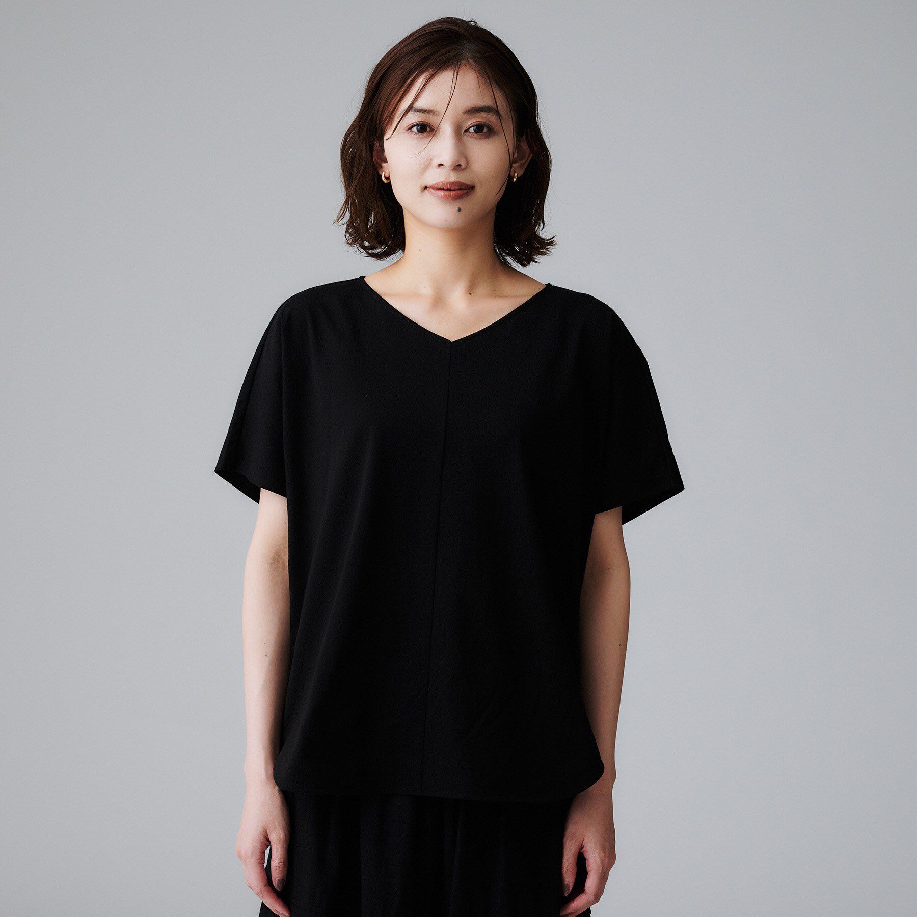 UNTITLED「【接触冷感/洗える】Vネックコットンプルオーバー」|Tシャツ・カットソー|