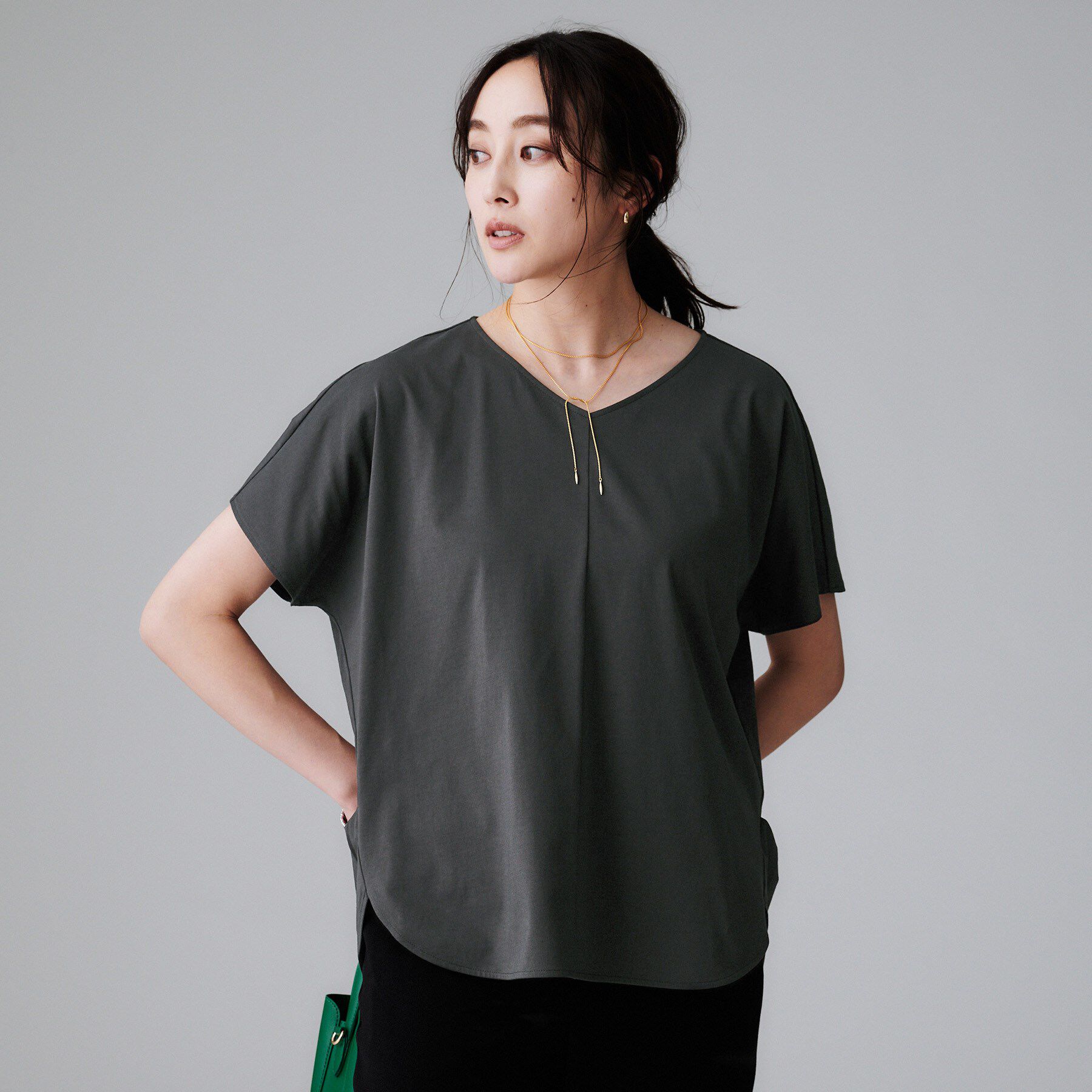 UNTITLED「【接触冷感/洗える】Vネックコットンプルオーバー」|Tシャツ・カットソー|