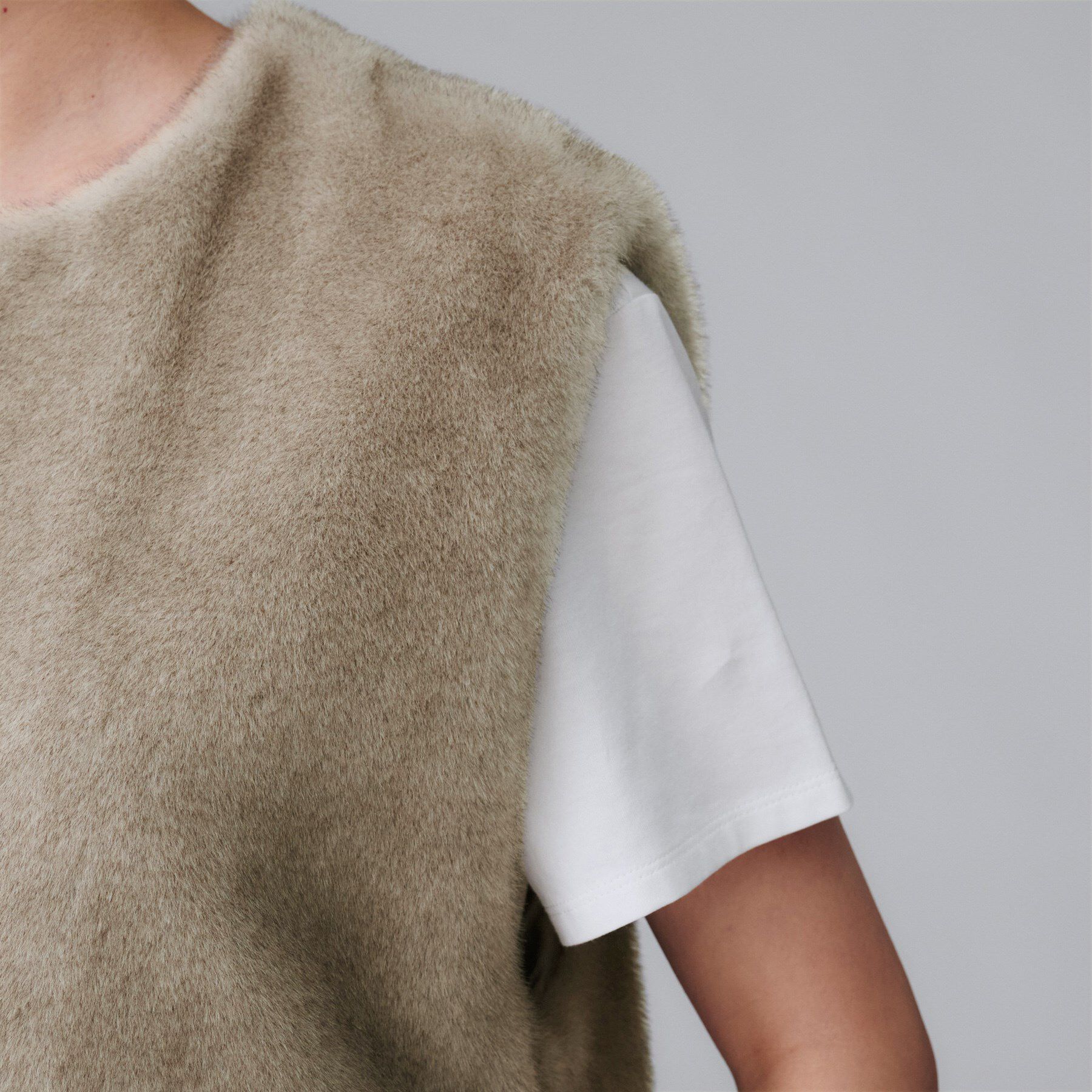 UNTITLED「【トレンド/ジレ】フェイクファーベスト」|ベスト・ジレ|