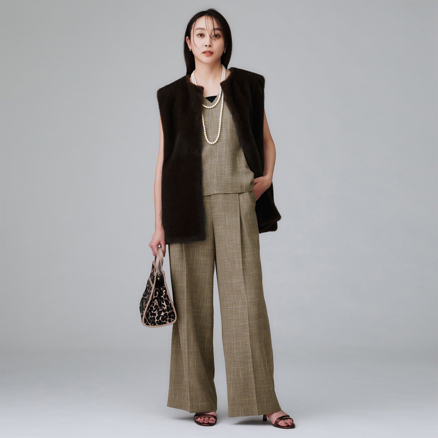 UNTITLED「【セットアップ可/洗える】梳毛調合繊Vネックベスト」|シャツ・ブラウス|