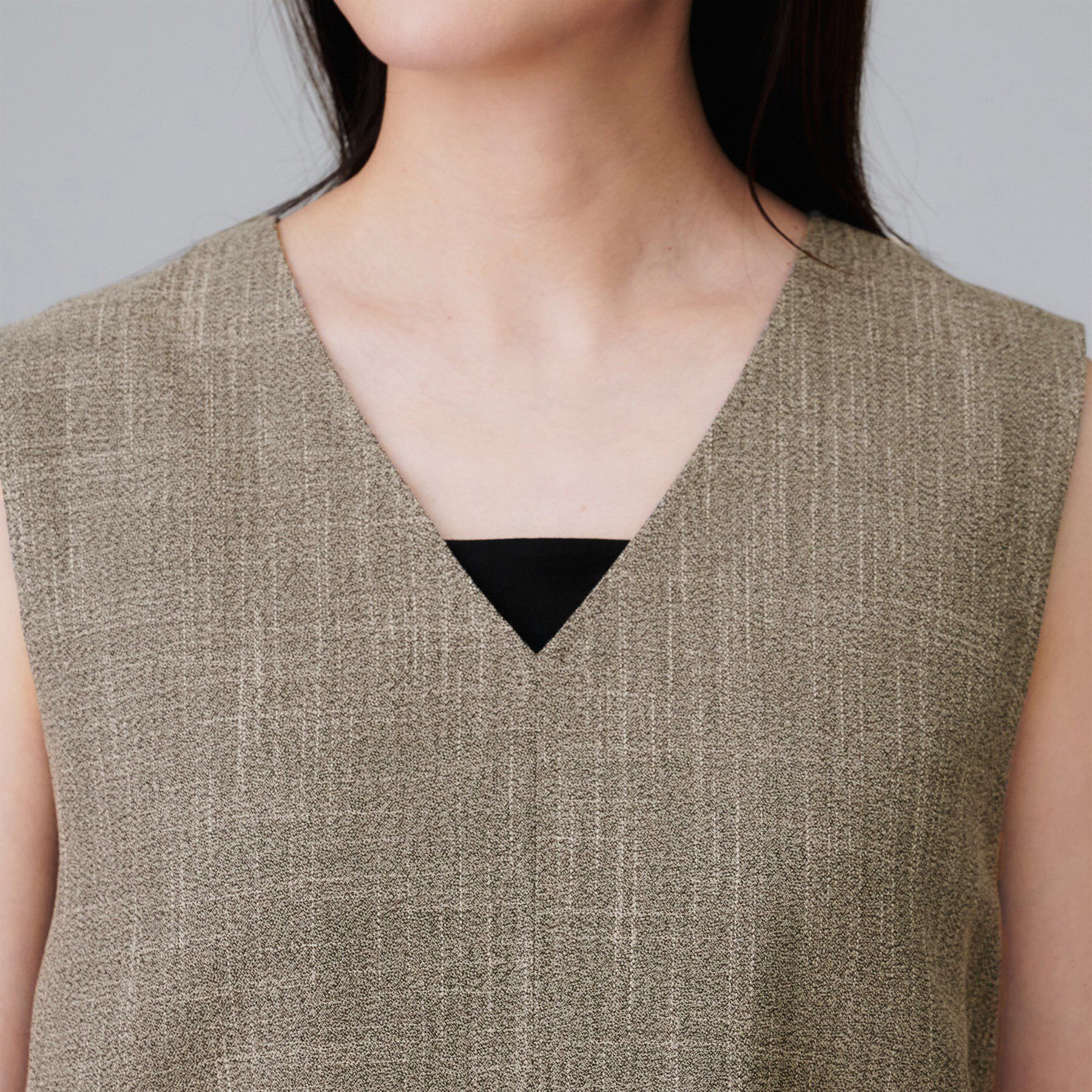 UNTITLED「【セットアップ可/洗える】梳毛調合繊Vネックベスト」|シャツ・ブラウス|