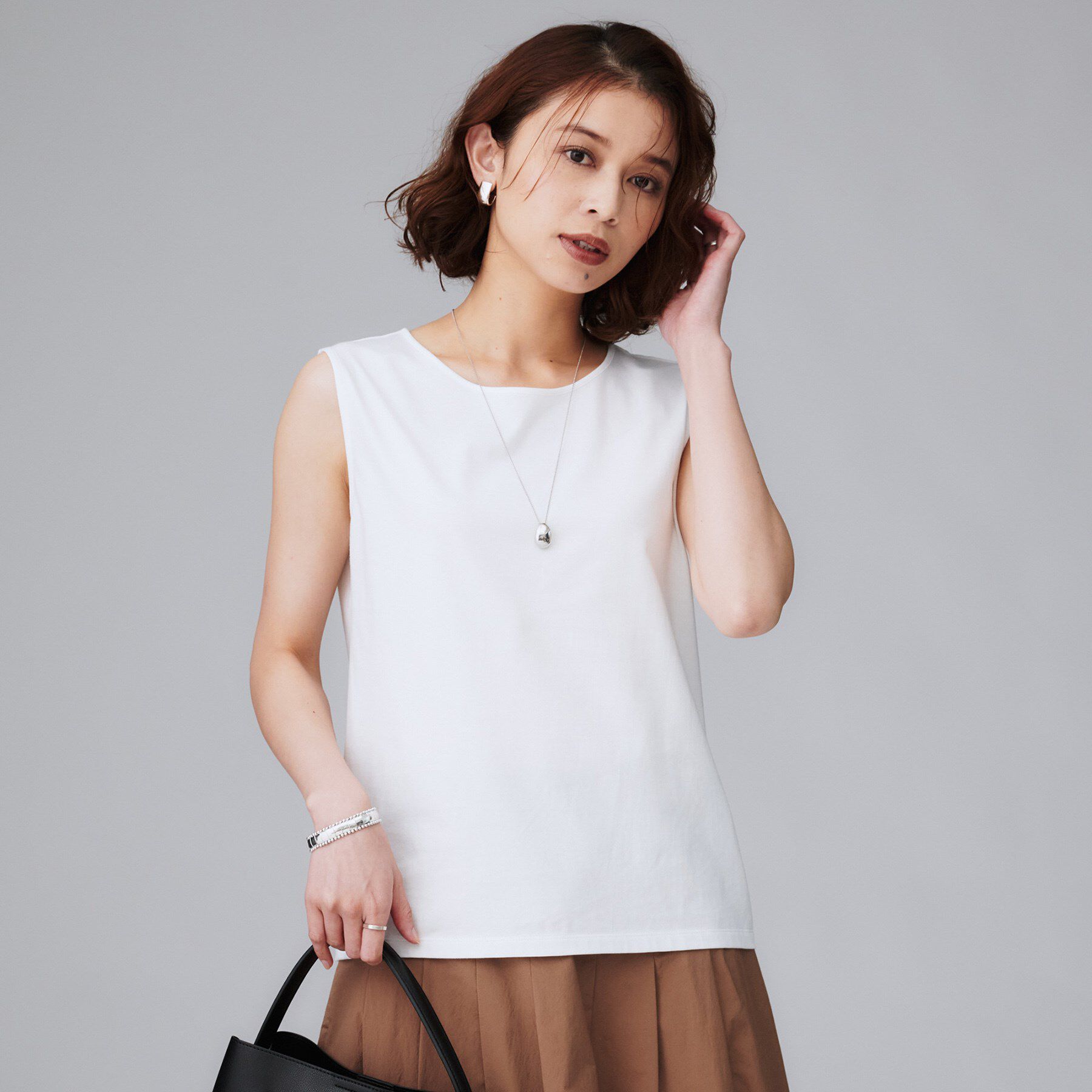 UNTITLED「【接触冷感／コットン100／洗える／丸首】ノースリーブ天竺プルオーバー」|Tシャツ・カットソー|オフホワイト(003