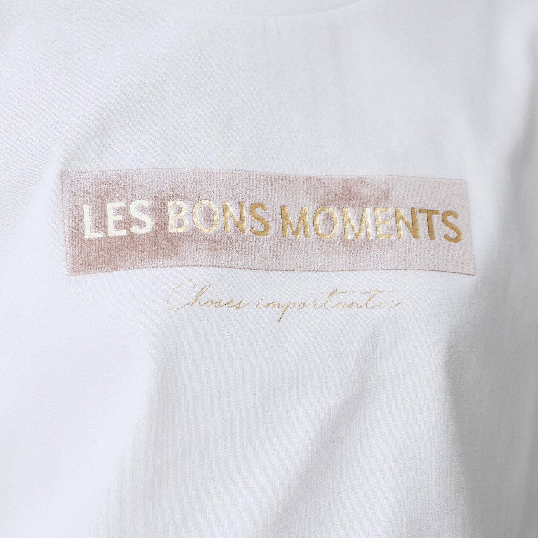 UNTITLED「【コットン100/ゆったり/ショート丈/洗える】ベロアロゴTシャツ」|Tシャツ・カットソー|