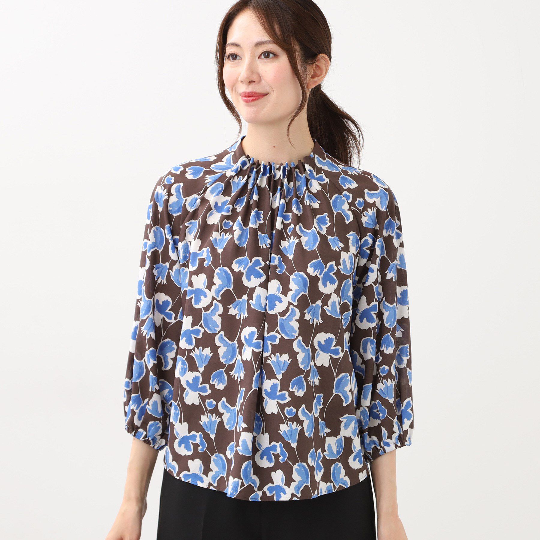 Reflect「【ジャケットのインナーにおすすめ◎】花柄タックデザインブブラウス」|シャツ・ブラウス|
