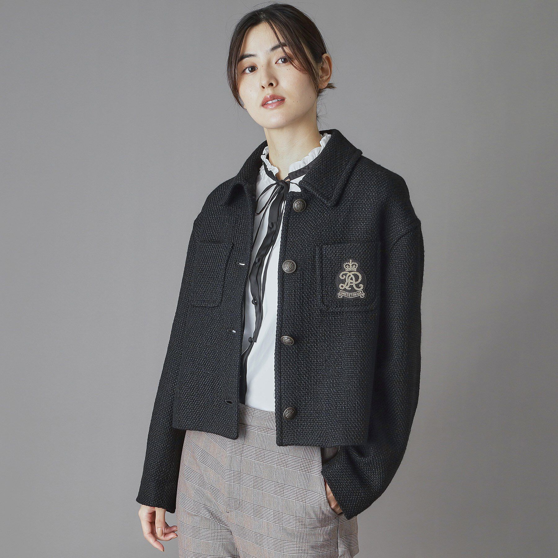 DRESSTERIOR「エンブレムショートブルゾン」|ブルゾン・スタジャン|