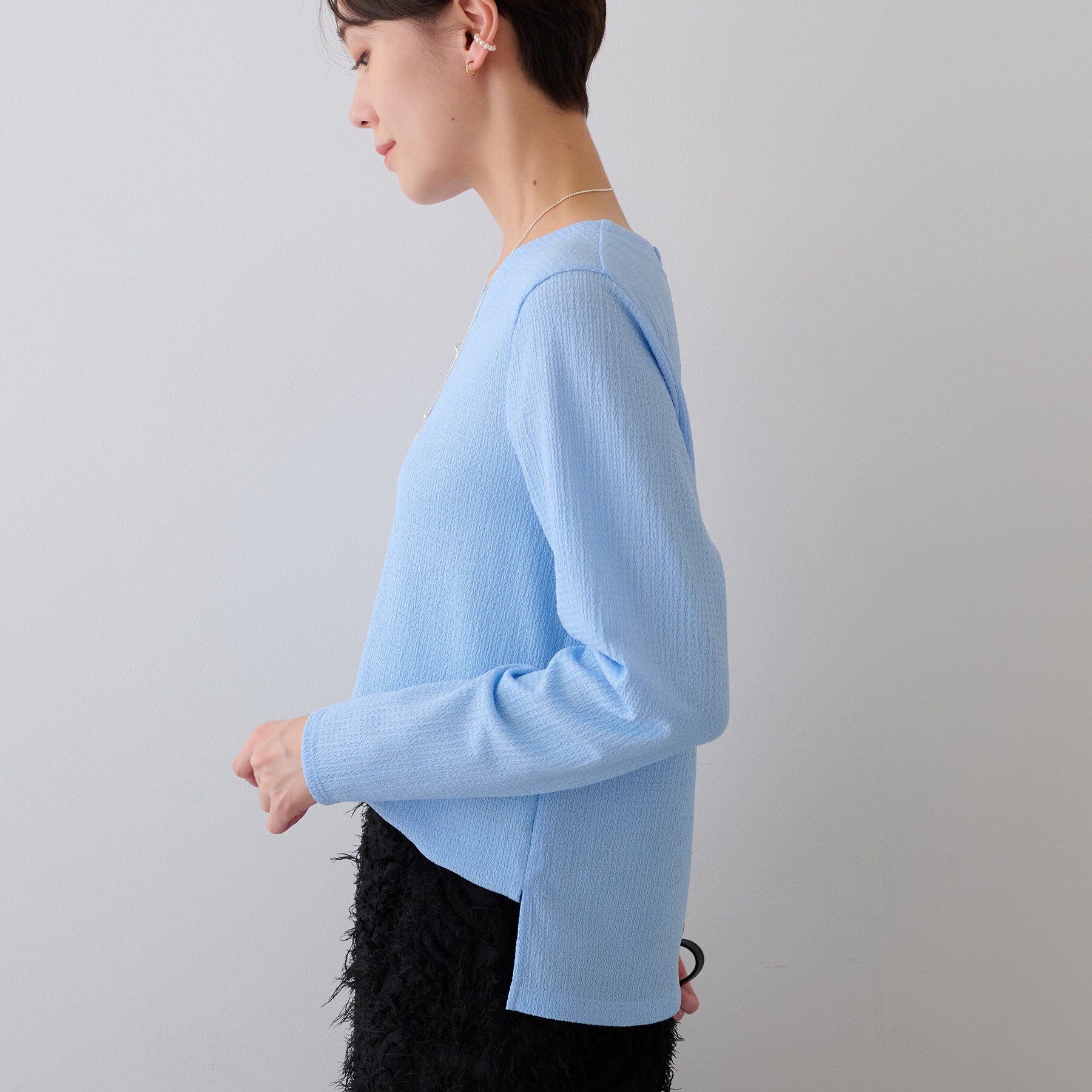 INDIVI「【洗える／凹凸素材】Vネックカットソートップス」|Tシャツ・カットソー|