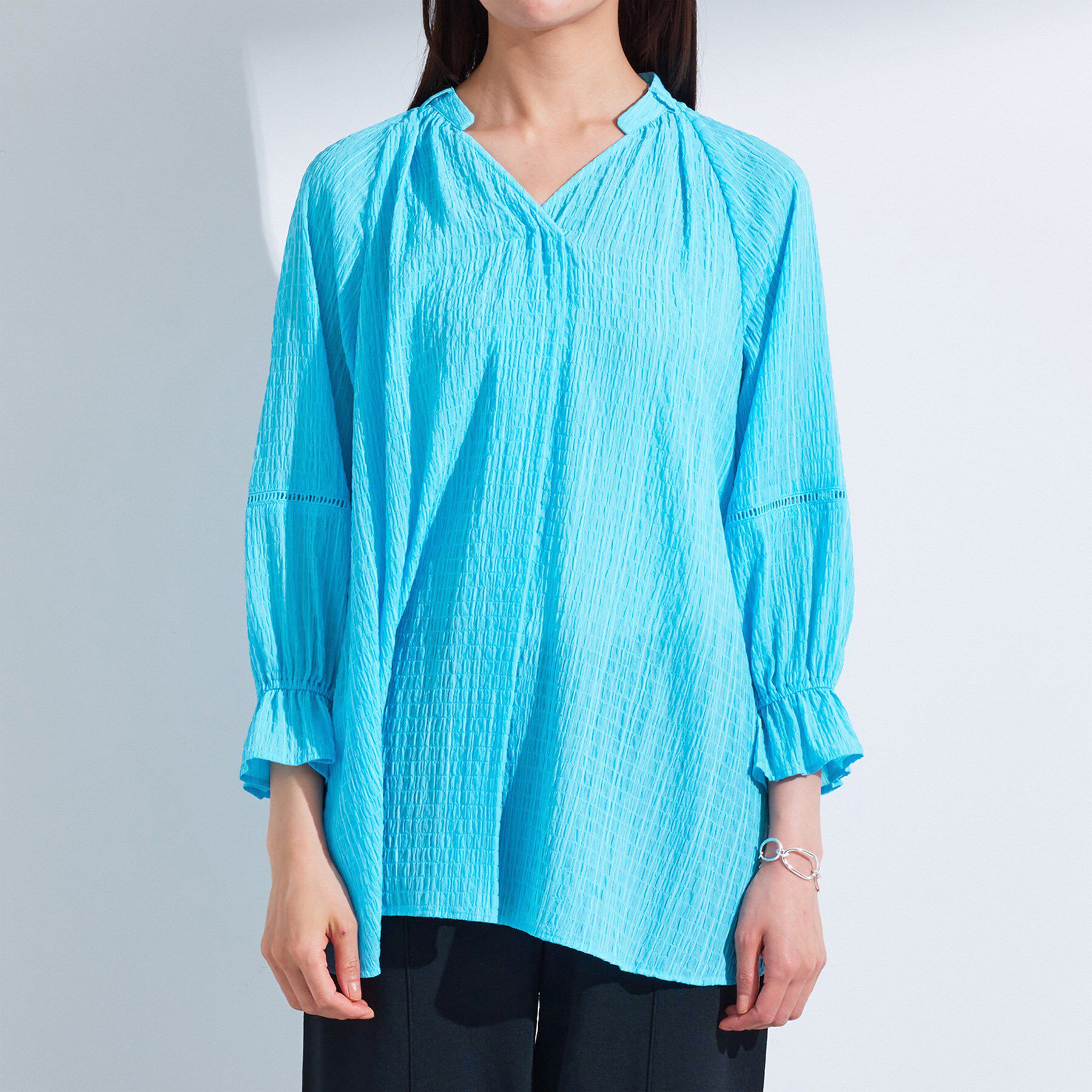 INDIVI「【洗える／シャーリング素材】ボリューム袖エアリーブラウス」|シャツ・ブラウス|