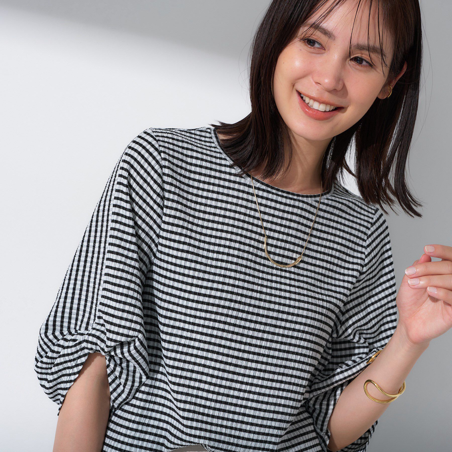 INDIVI「【UVケア／吸汗速乾】凹凸素材ねじり袖トップス」|Tシャツ・カットソー|ブラック(219)